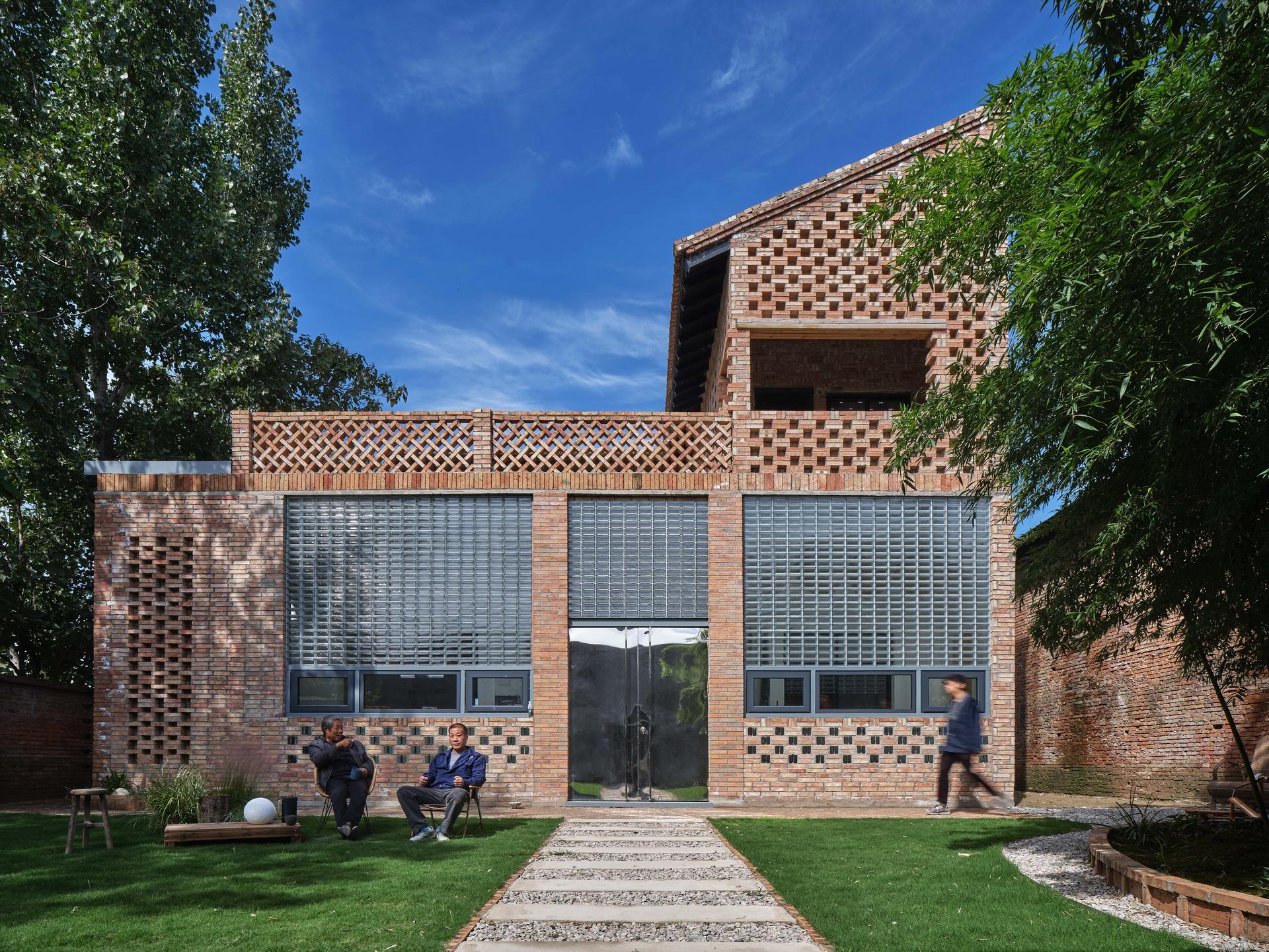 Glass Brick Dwelling in Bayi Village, Weinan - image 7