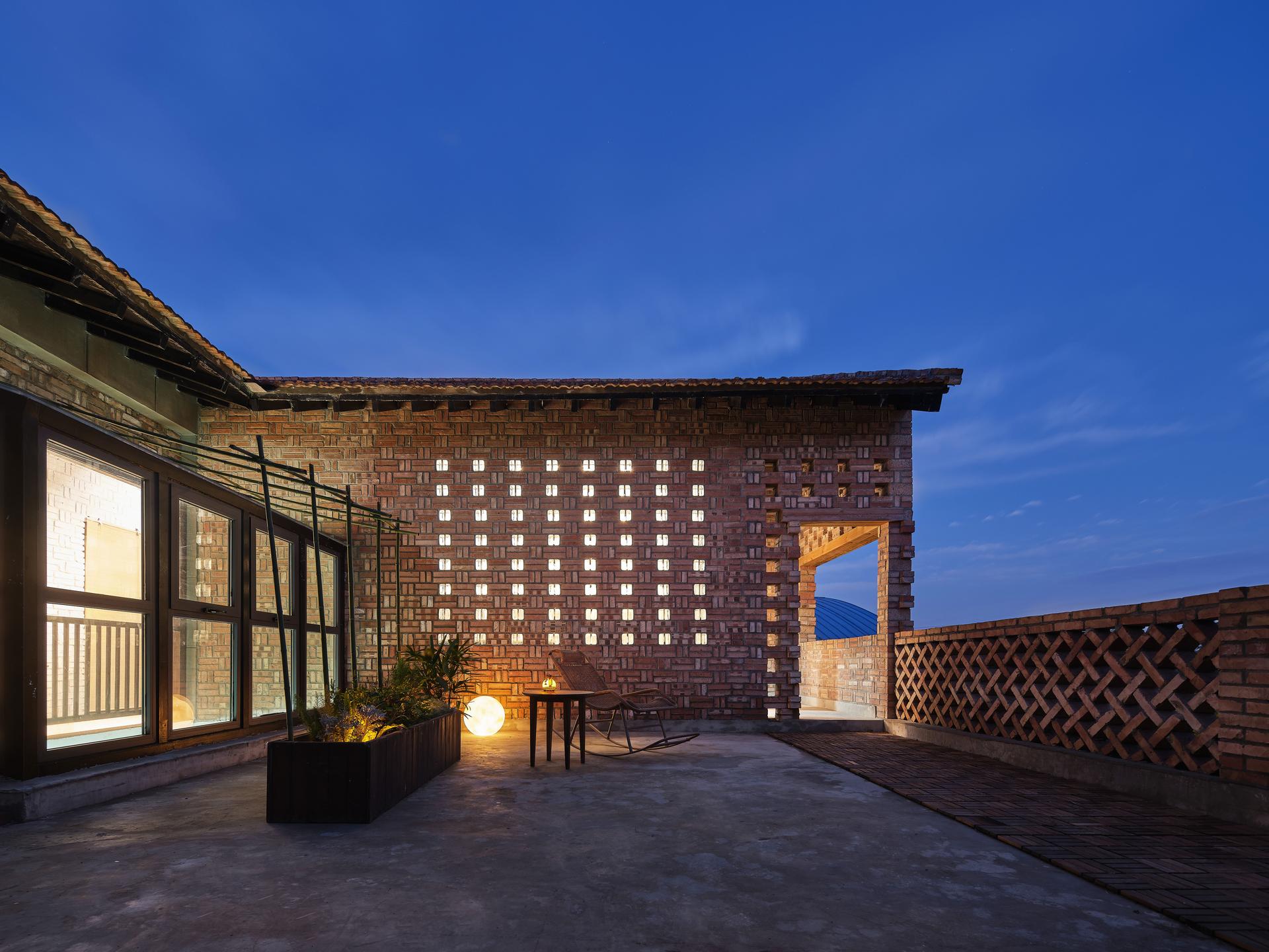 Glass Brick Dwelling in Bayi Village, Weinan - image 10