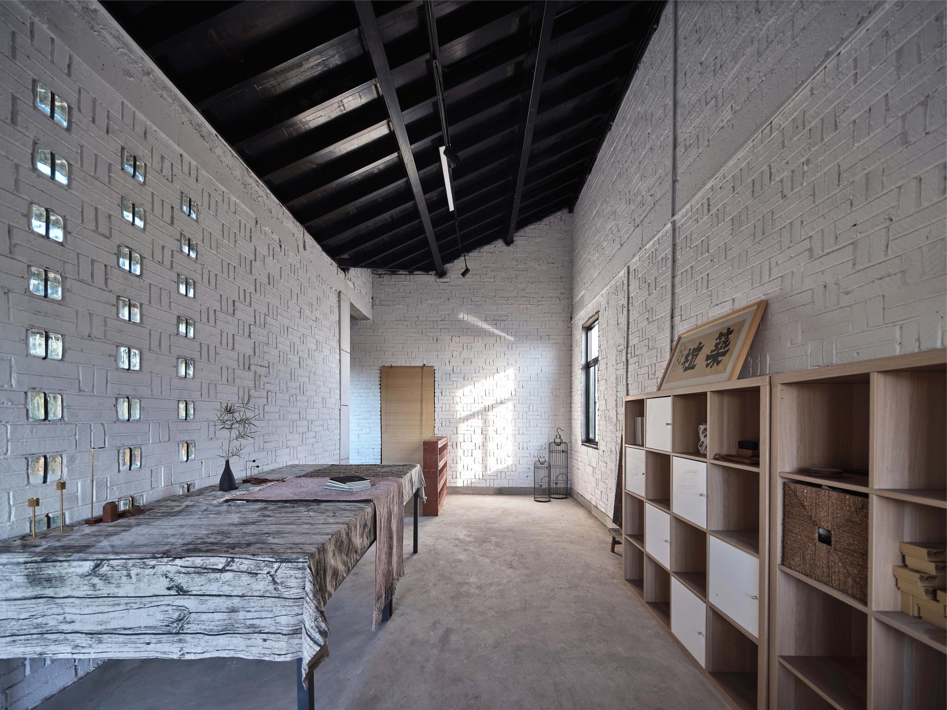 Glass Brick Dwelling in Bayi Village, Weinan - image 20