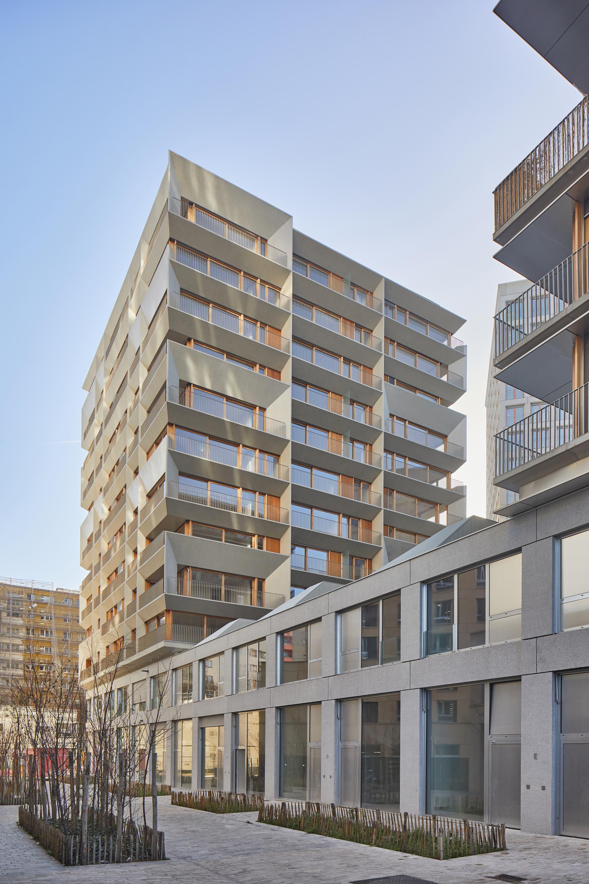 105 Social Dwellings + 18 SOHOs - image 6