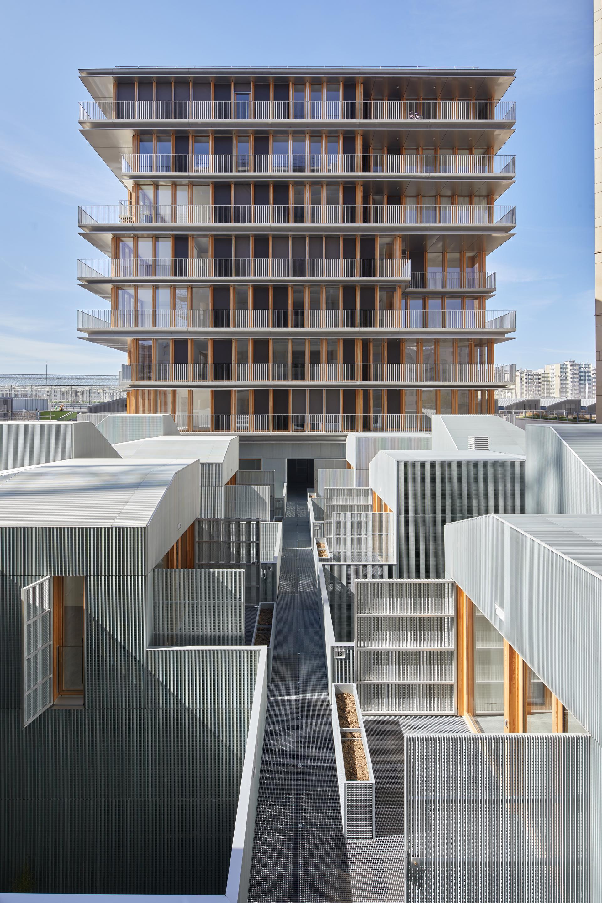 105 Social Dwellings + 18 SOHOs - image 4