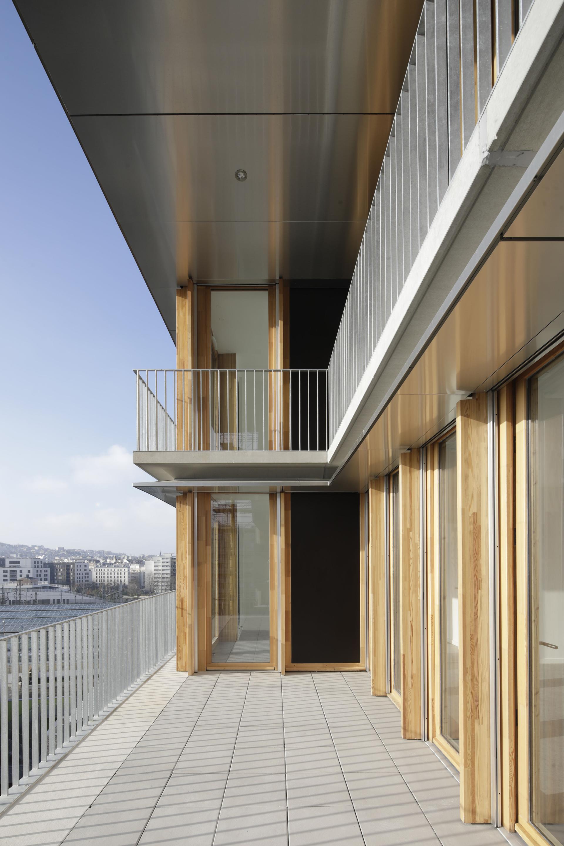 105 Social Dwellings + 18 SOHOs - image 8