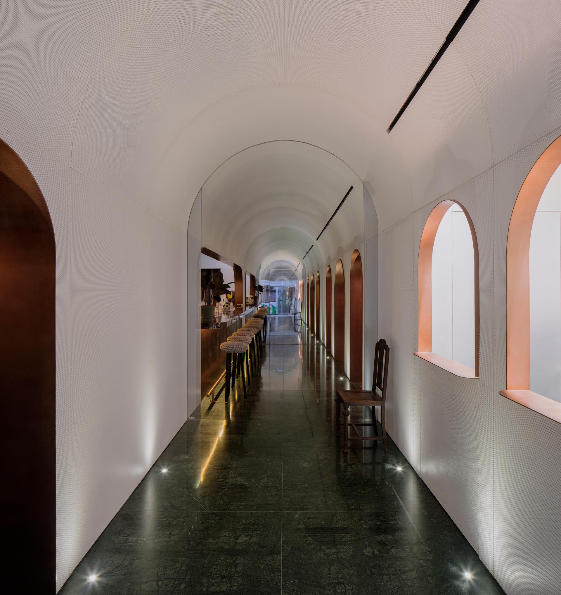 Bar Lotus - image 4