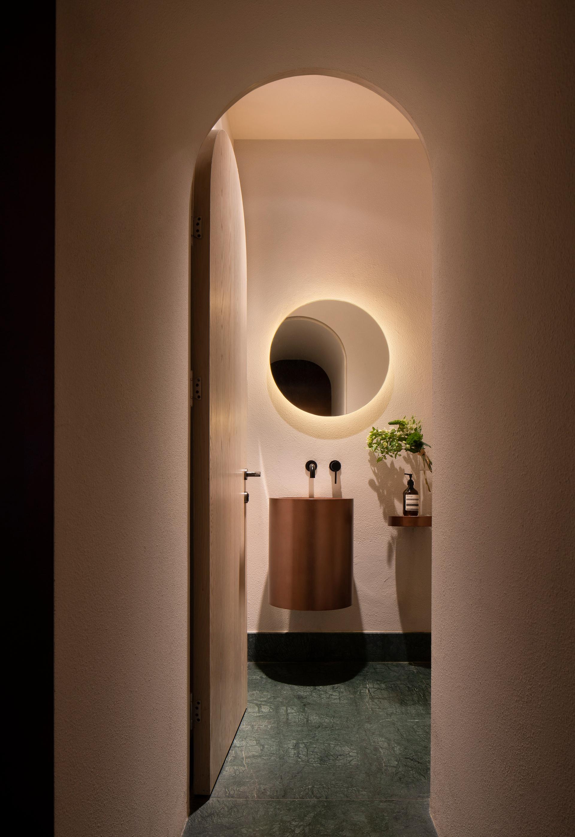 Bar Lotus - image 12