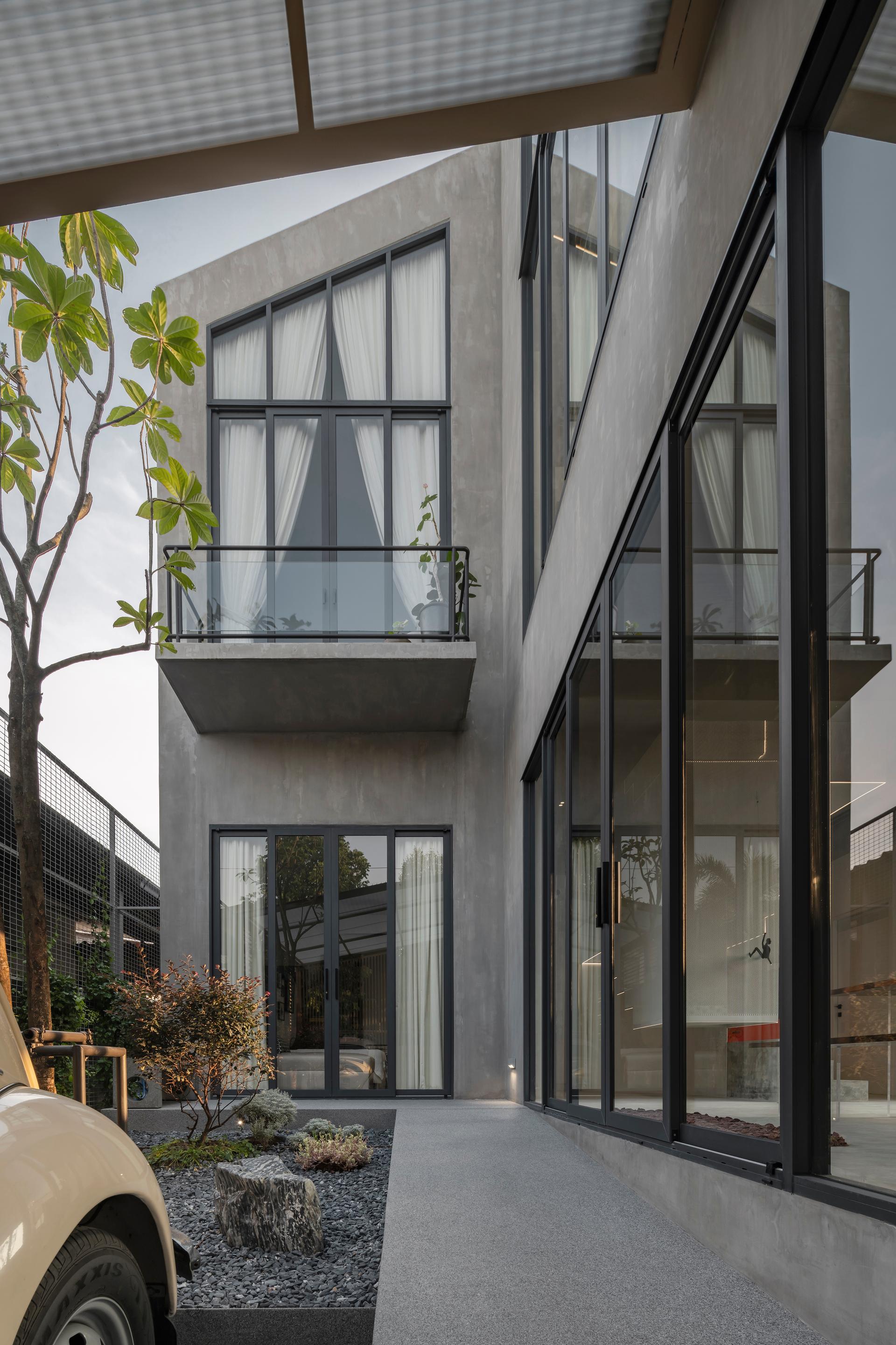 Reflection House - image 6