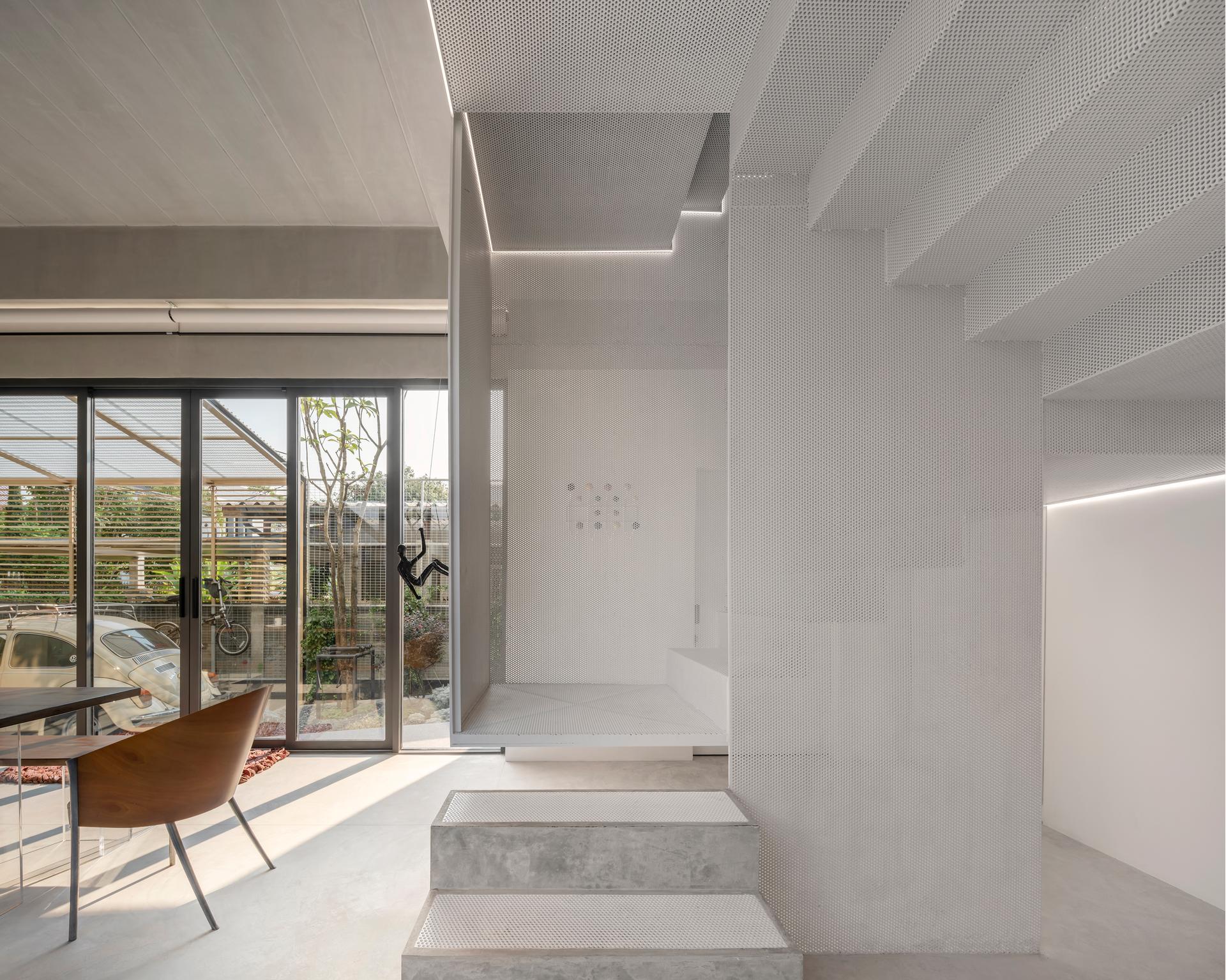 Reflection House - image 10