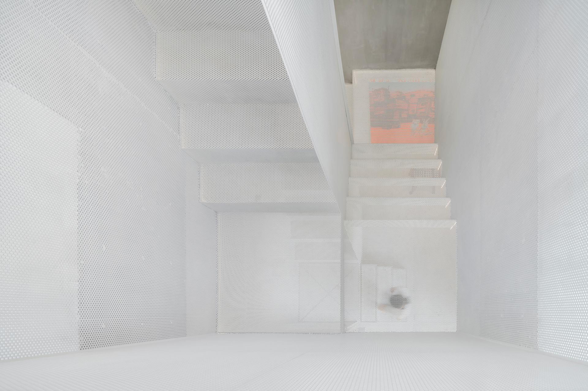 Reflection House - image 13