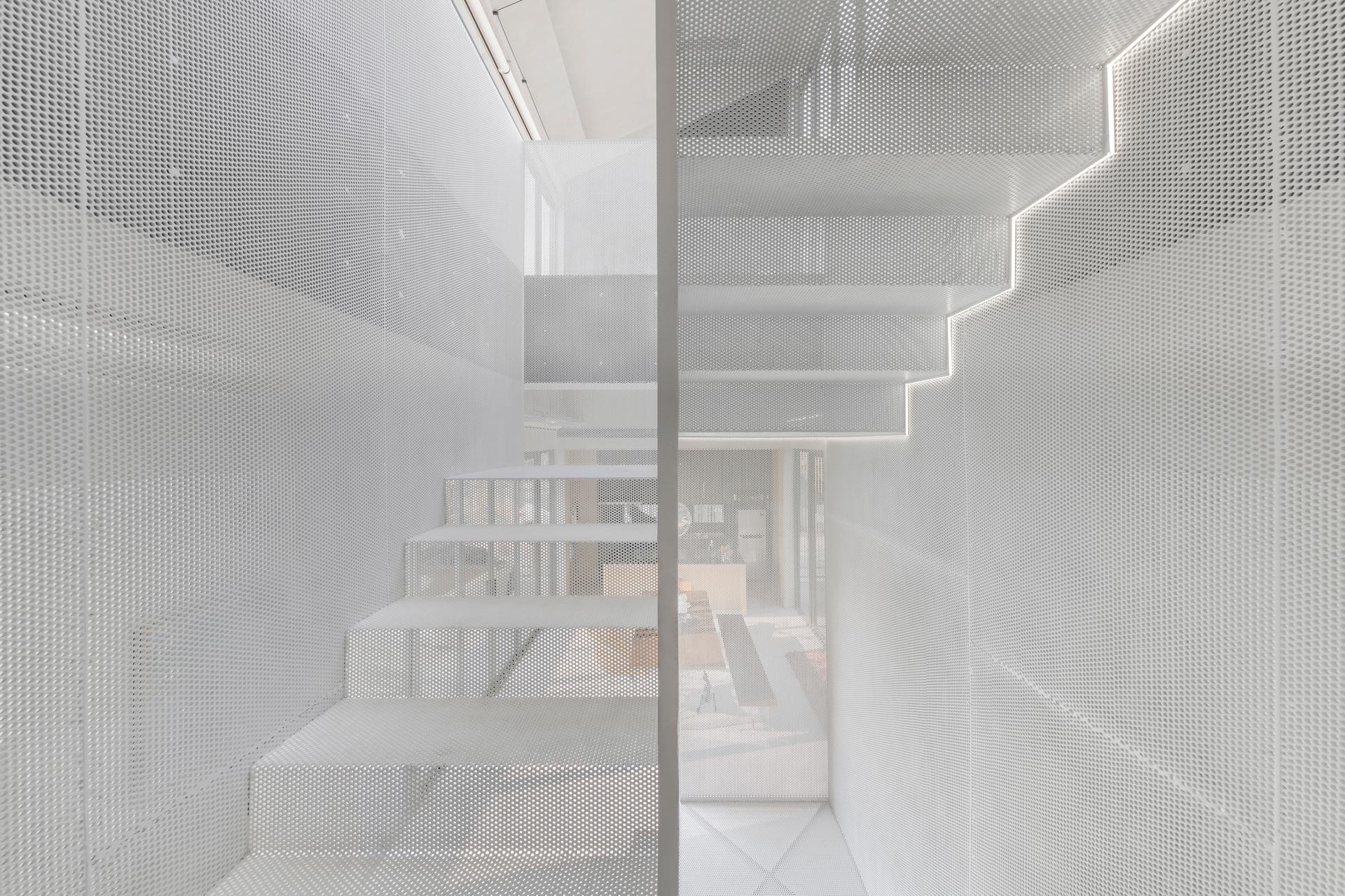 Reflection House - image 14