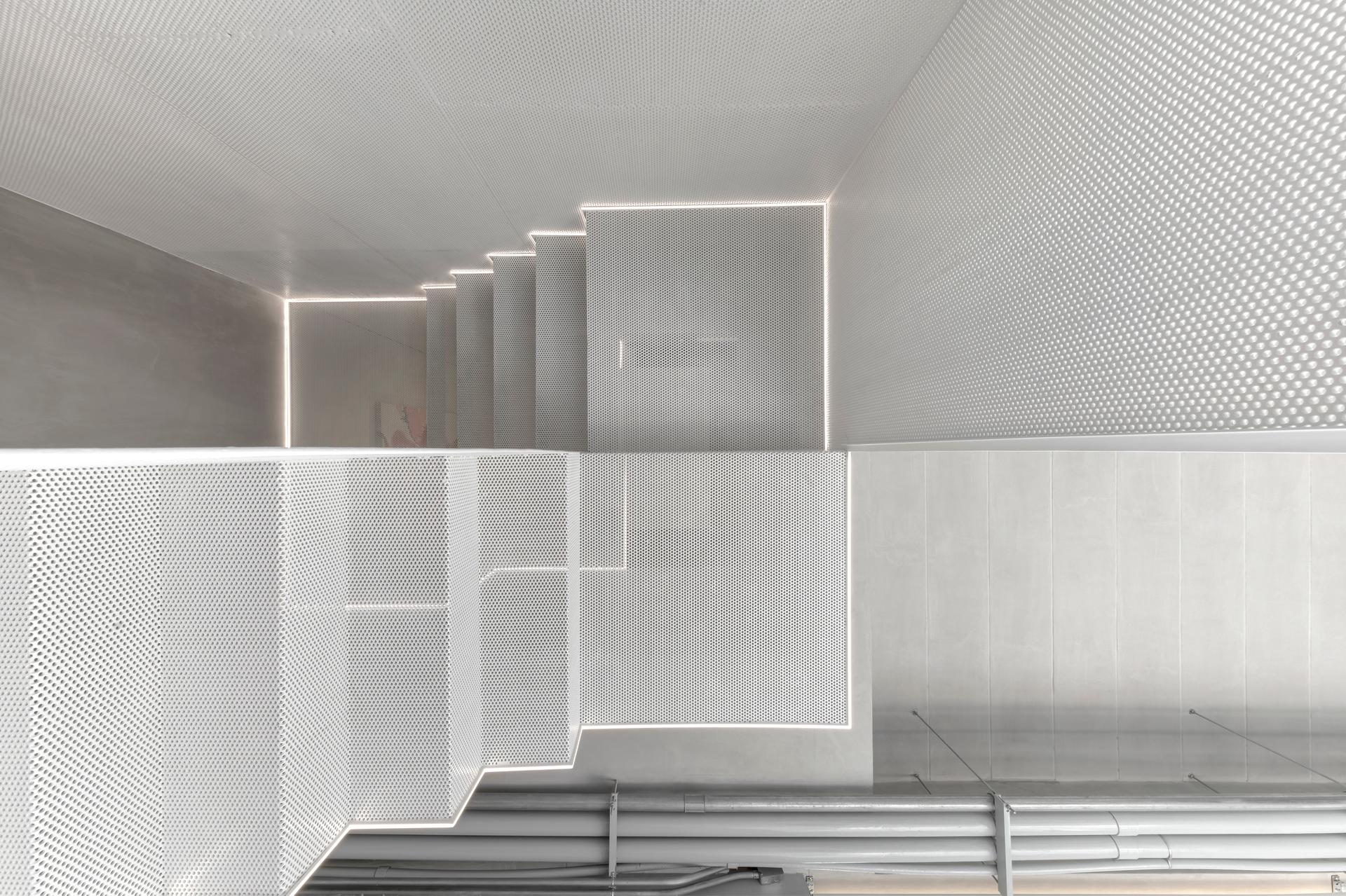 Reflection House - image 15
