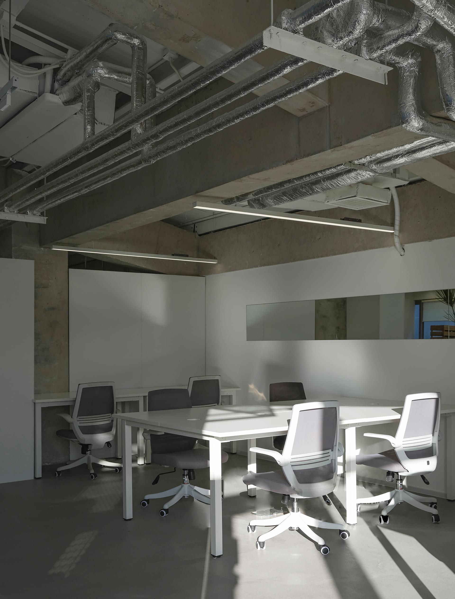 Ollie Studio Workplace Interior Design - image 3