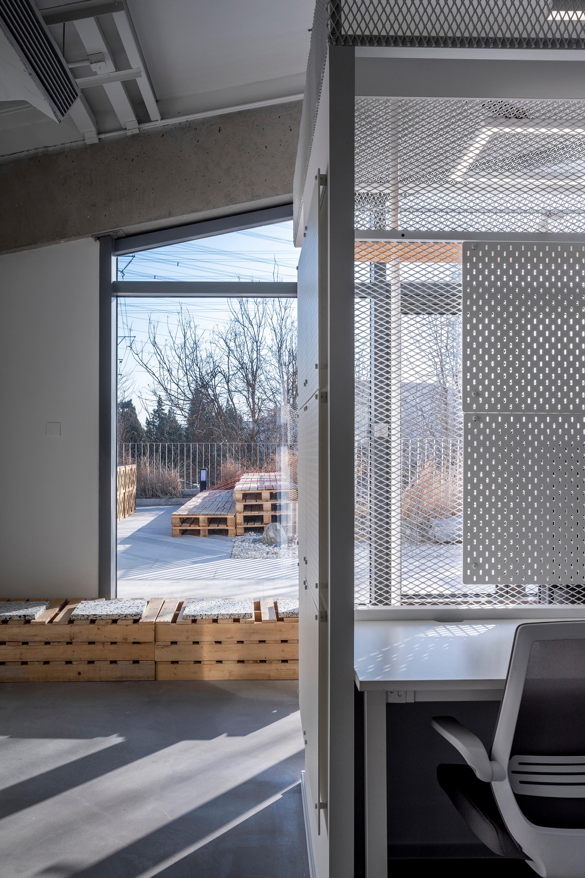 Ollie Studio Workplace Interior Design - image 5