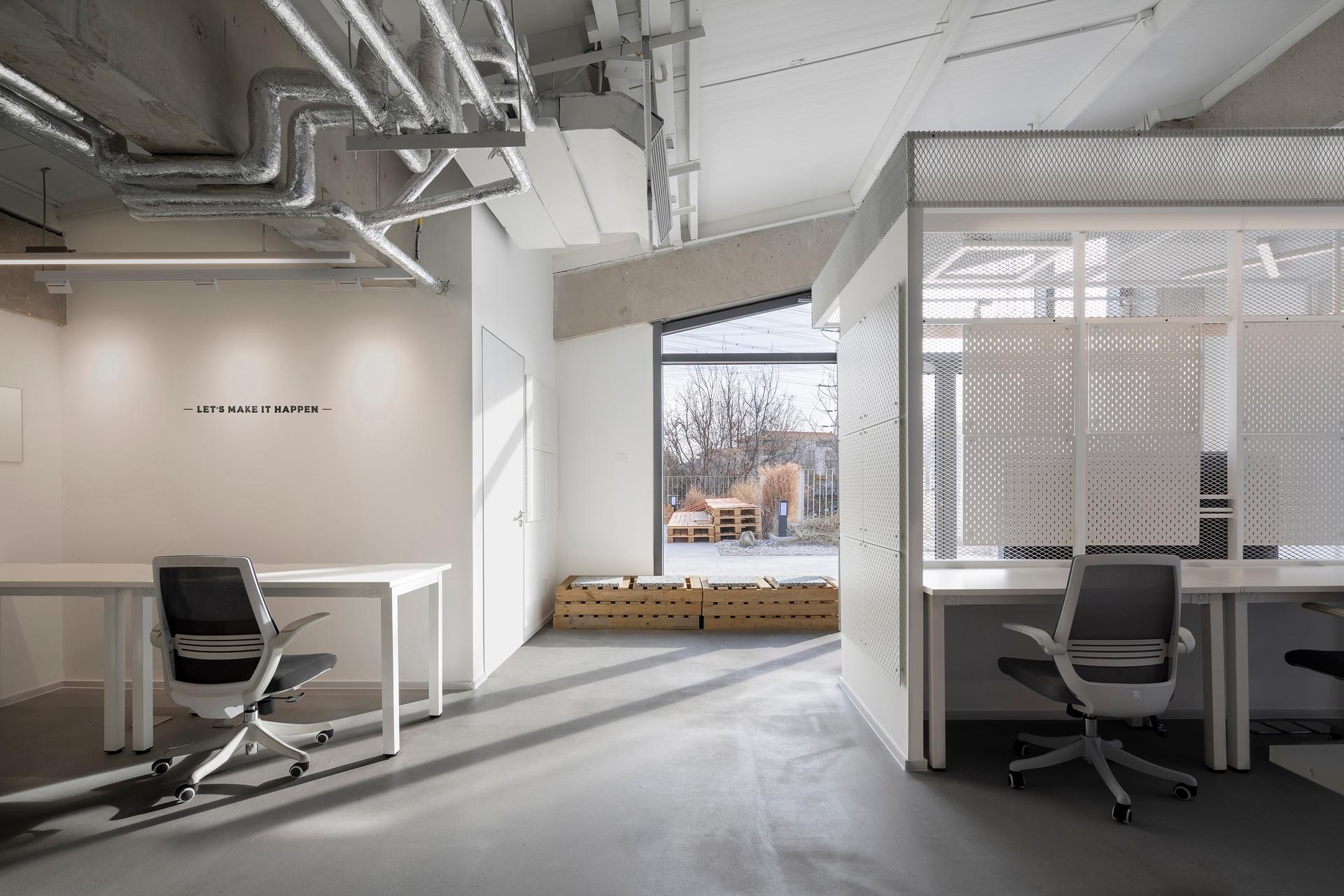 Ollie Studio Workplace Interior Design - image 8