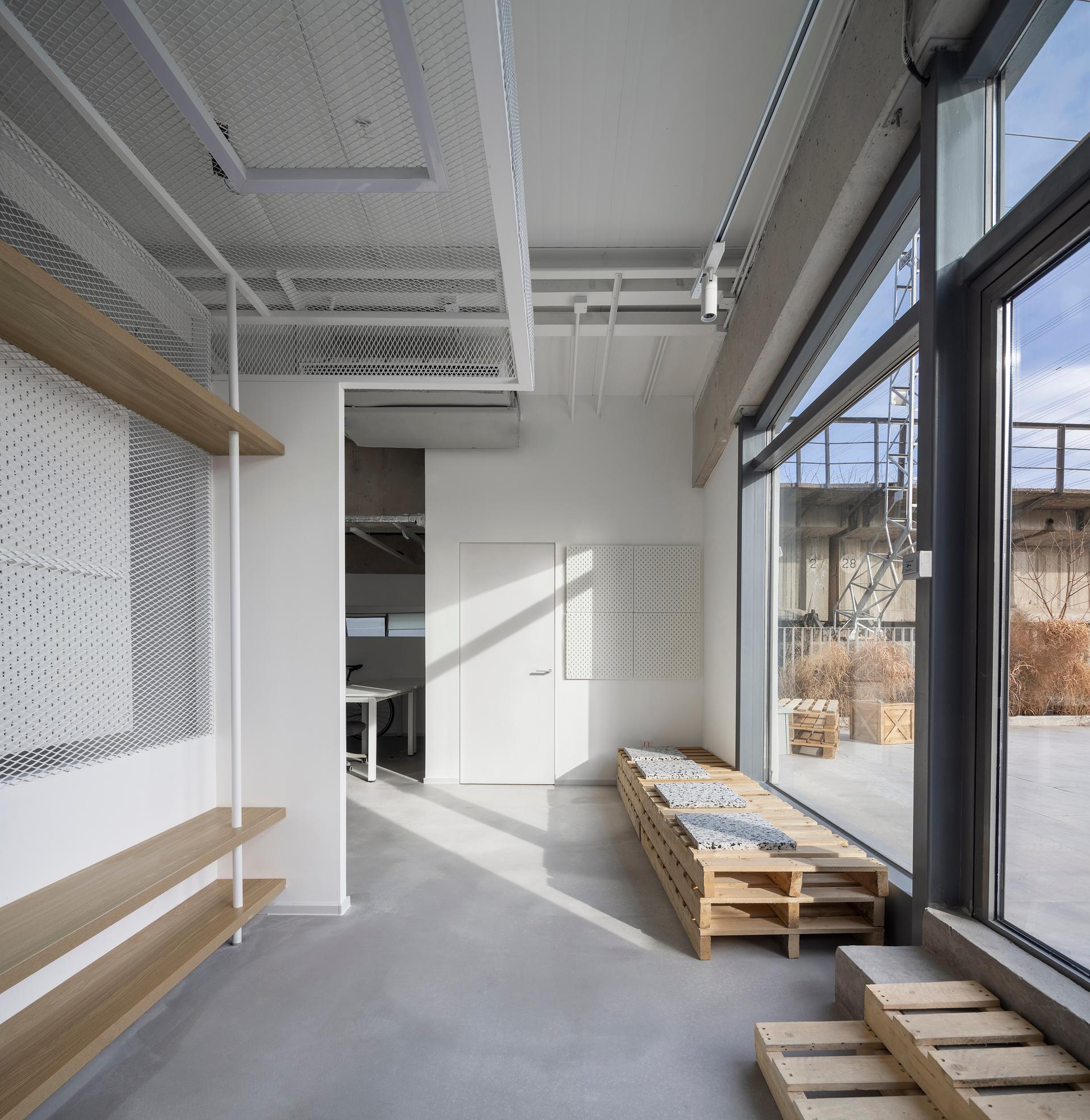 Ollie Studio Workplace Interior Design - image 9