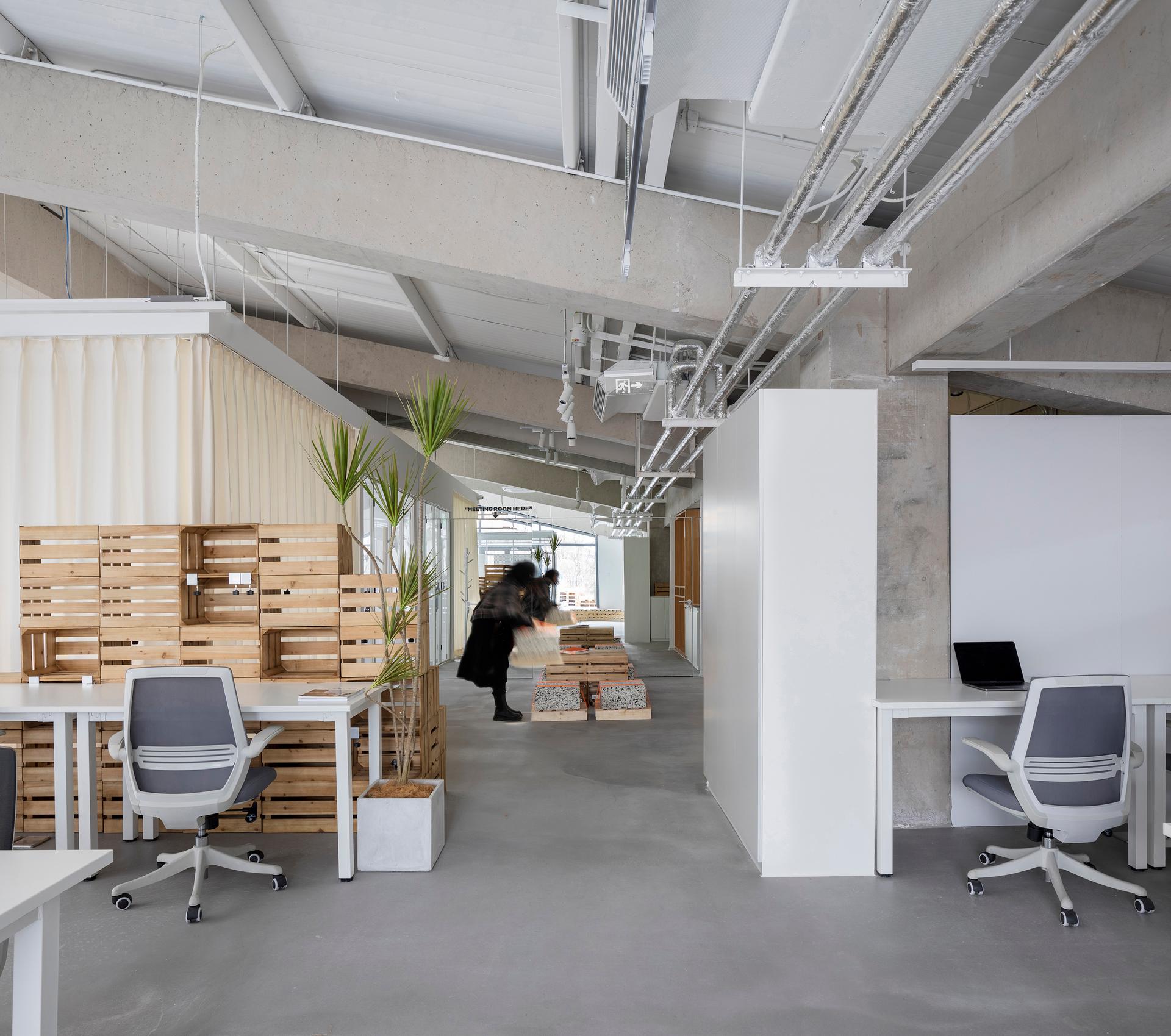 Ollie Studio Workplace Interior Design - image 14