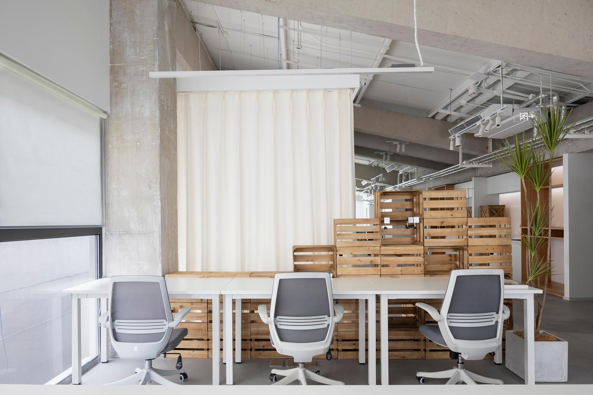 Ollie Studio Workplace Interior Design - image 16