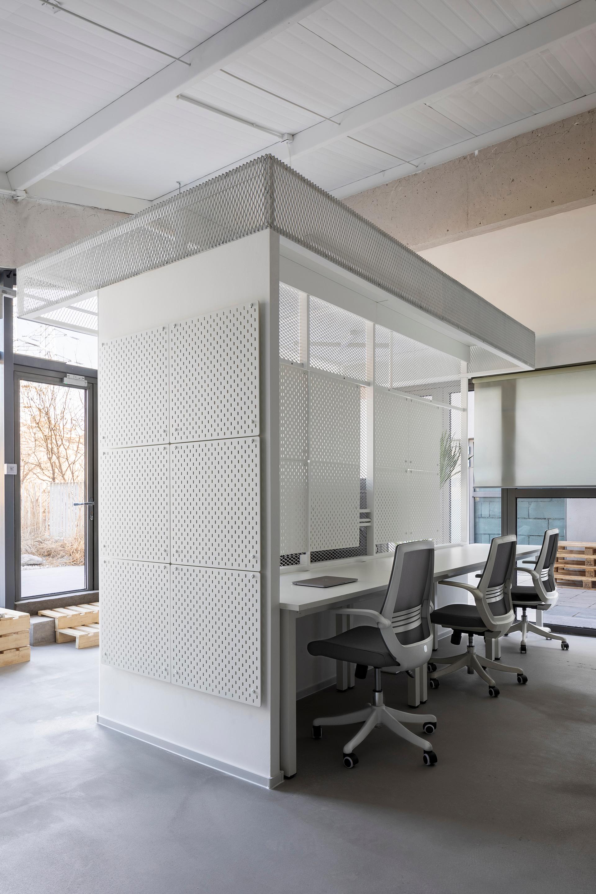 Ollie Studio Workplace Interior Design - image 21
