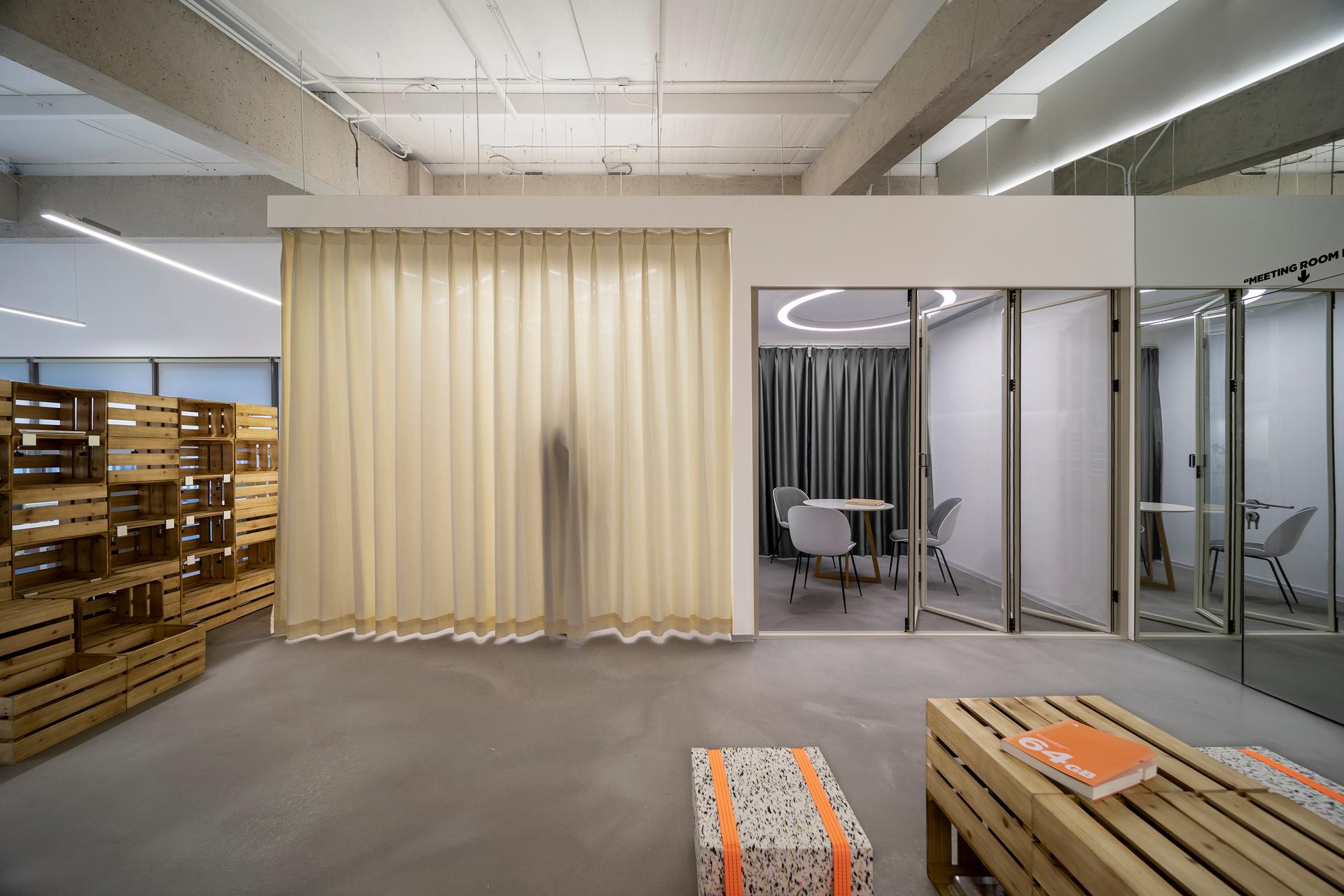 Ollie Studio Workplace Interior Design - image 2