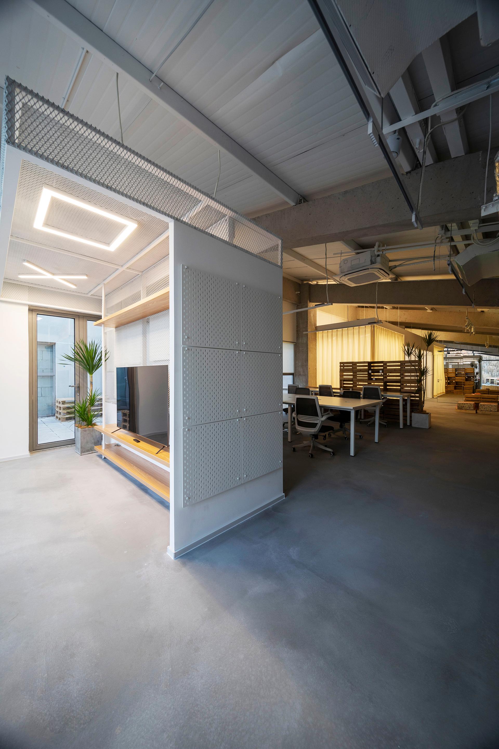 Ollie Studio Workplace Interior Design - image 28