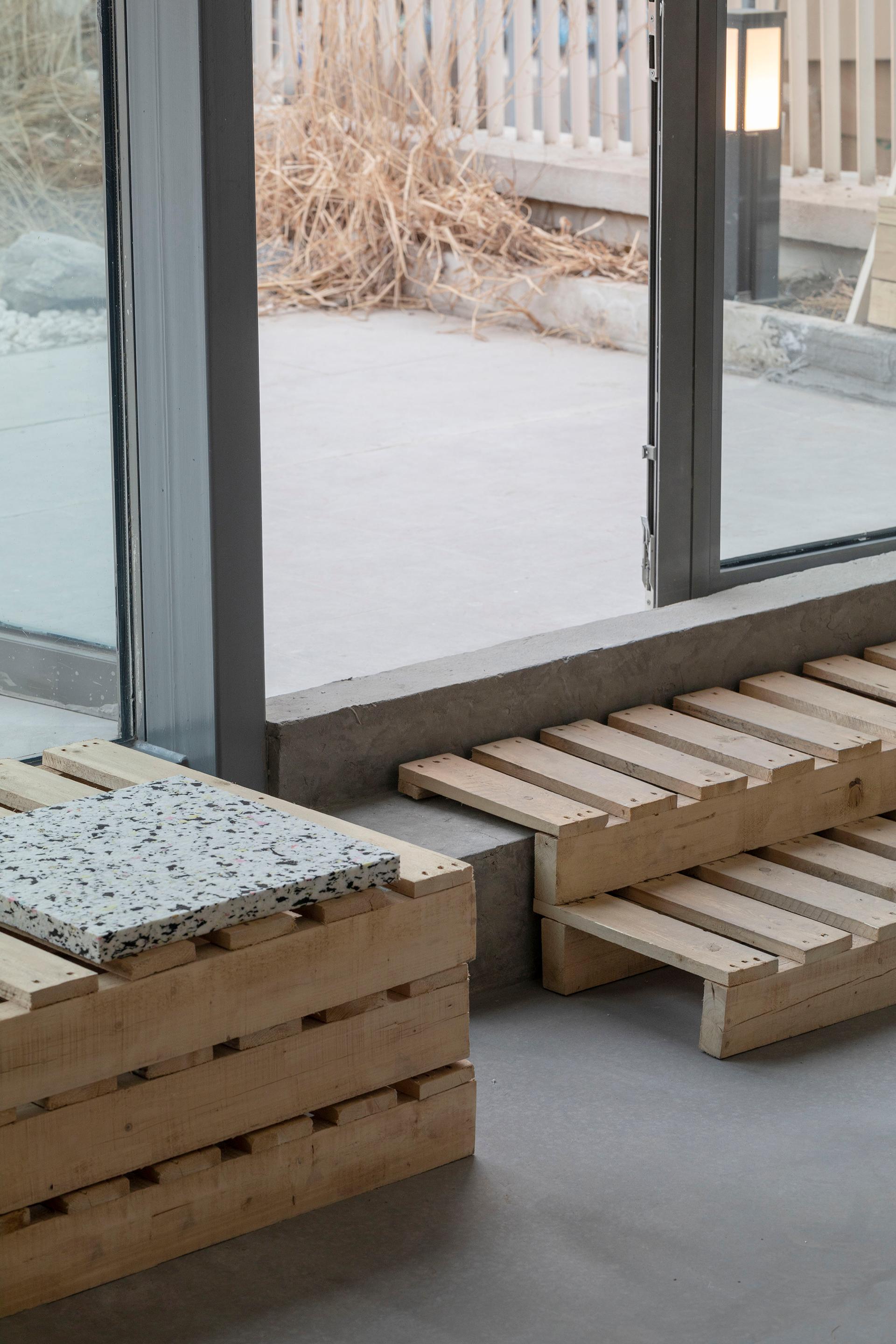 Ollie Studio Workplace Interior Design - image 12