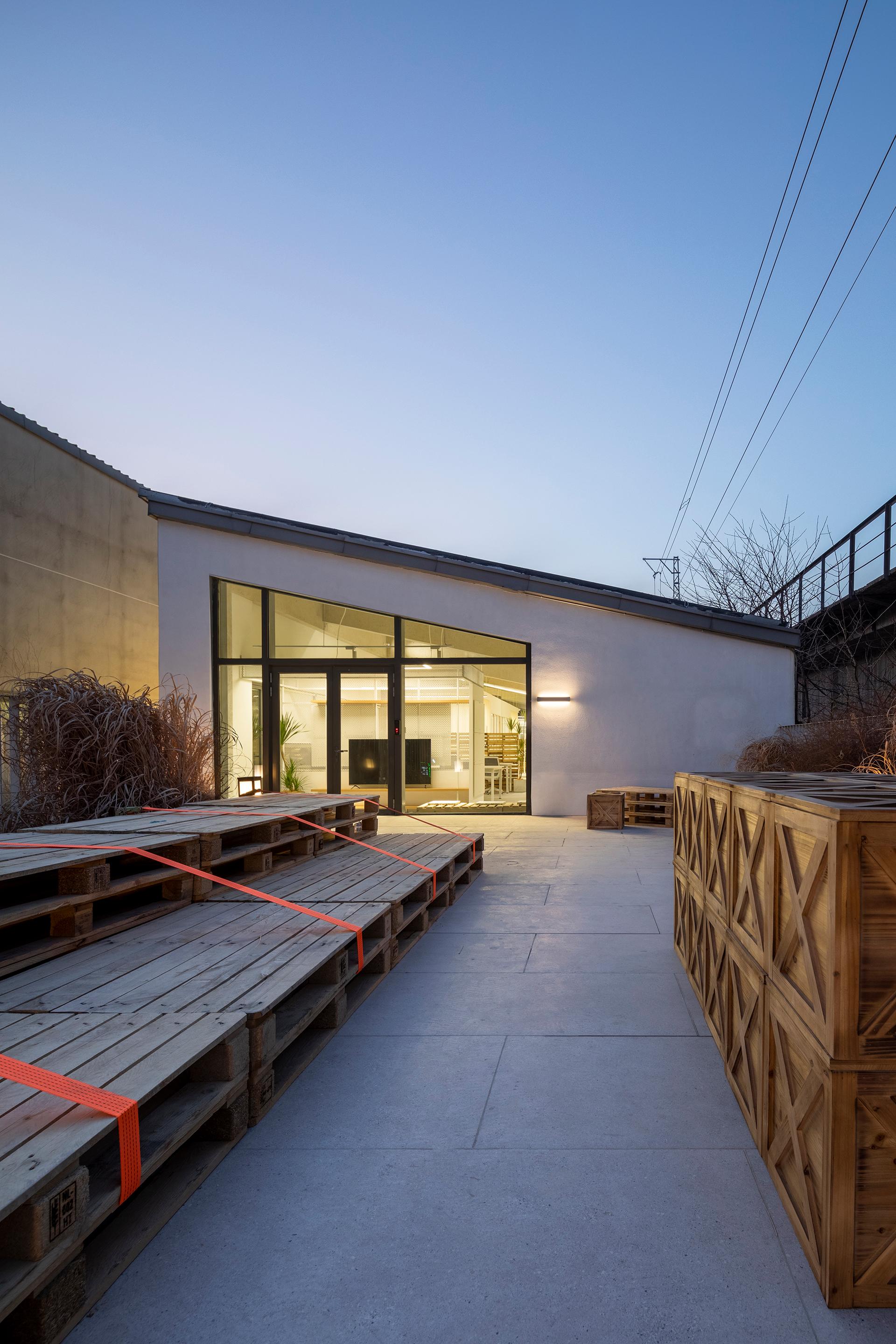 Ollie Studio Workplace Interior Design - image 31
