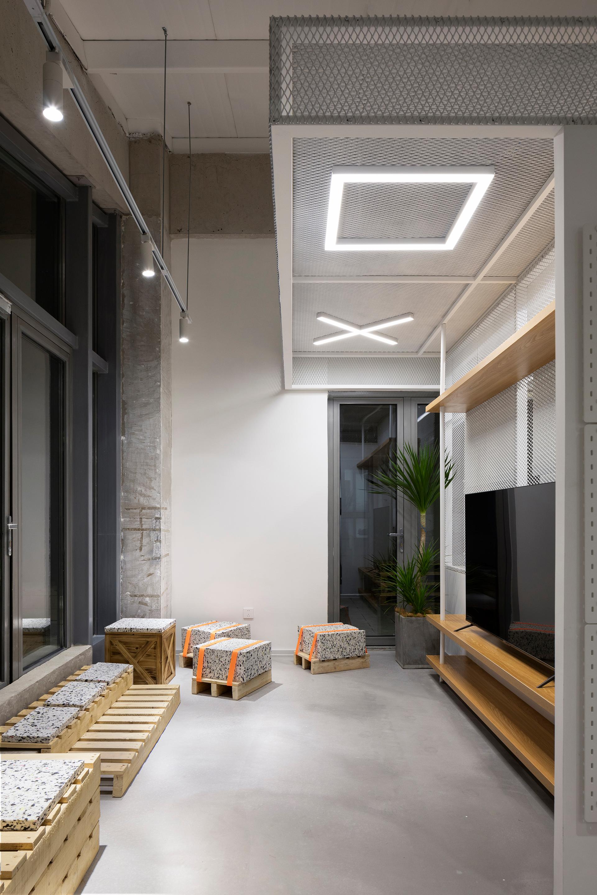 Ollie Studio Workplace Interior Design - image 33