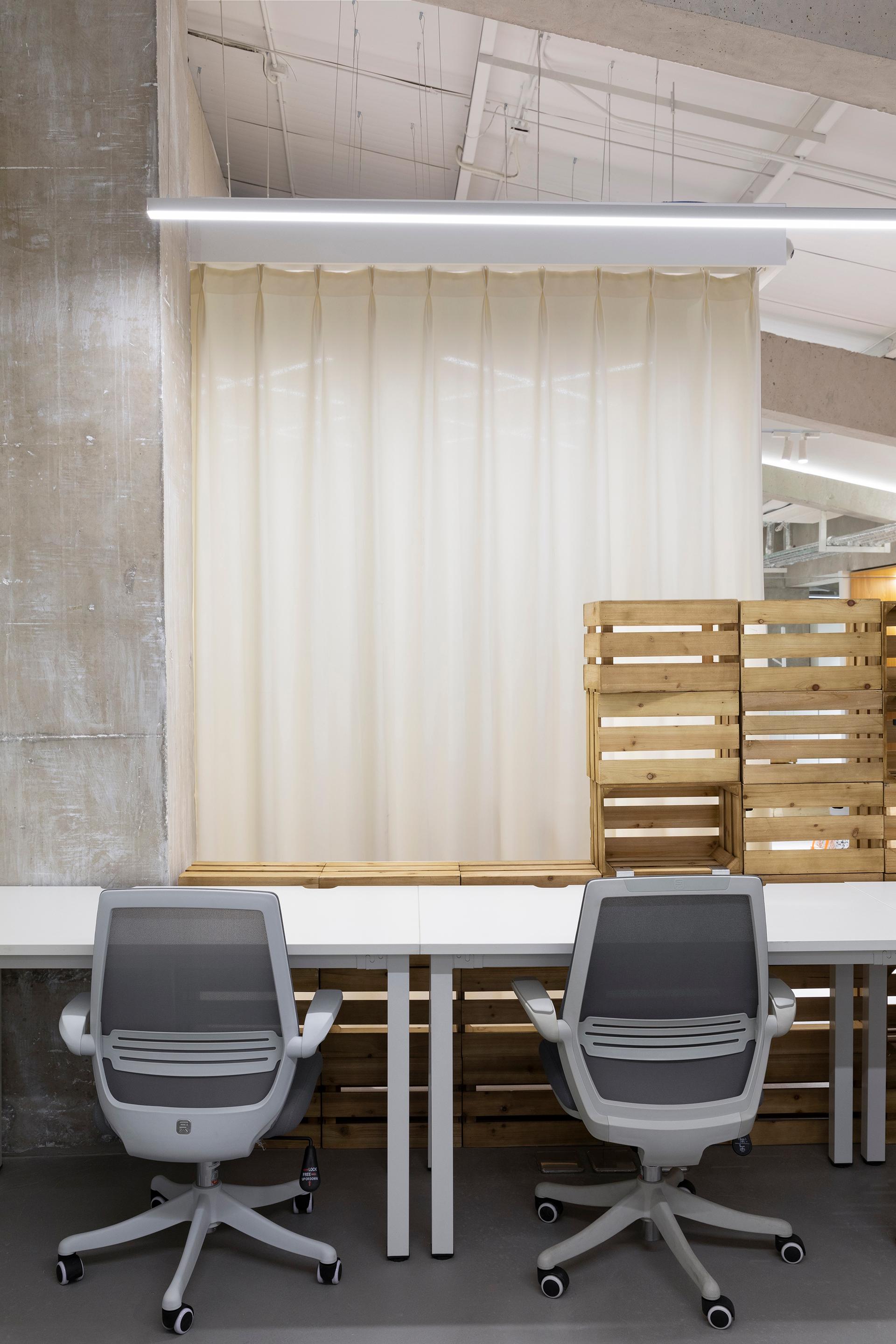 Ollie Studio Workplace Interior Design - image 13