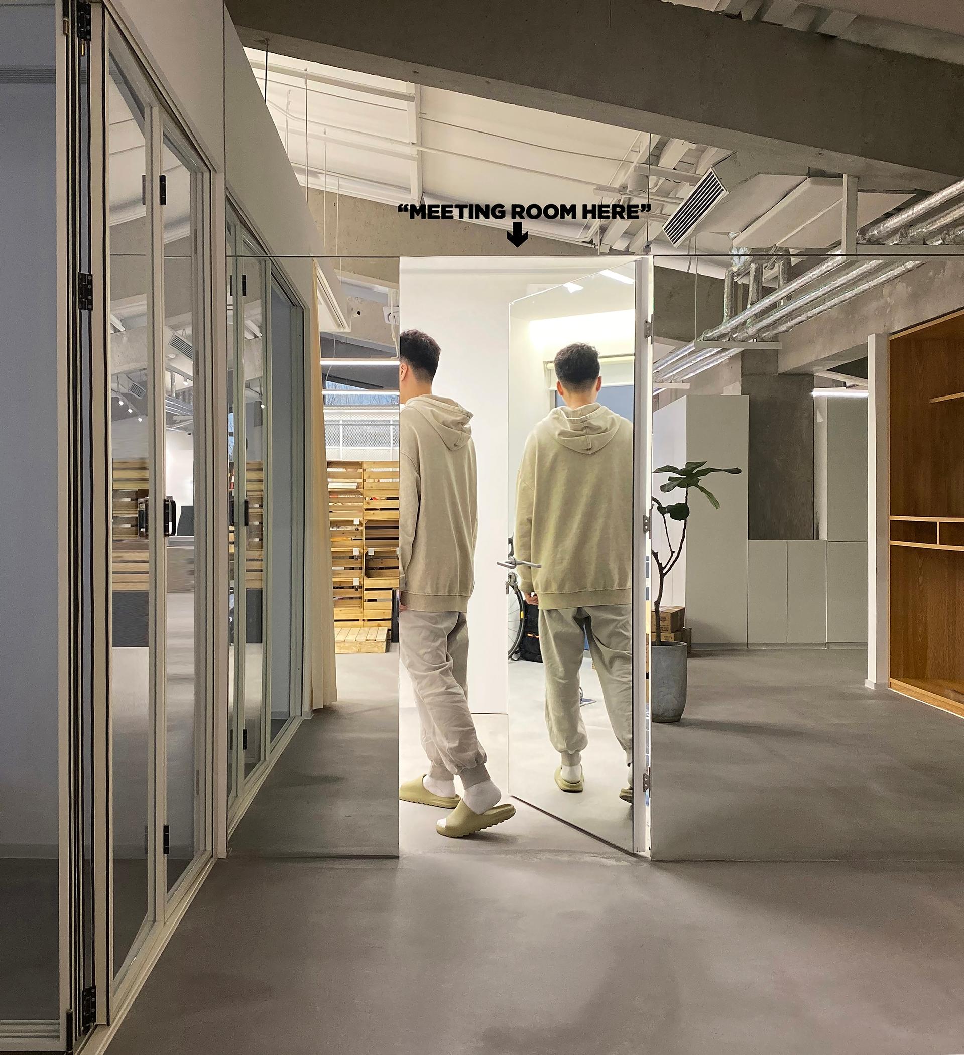Ollie Studio Workplace Interior Design - image 45