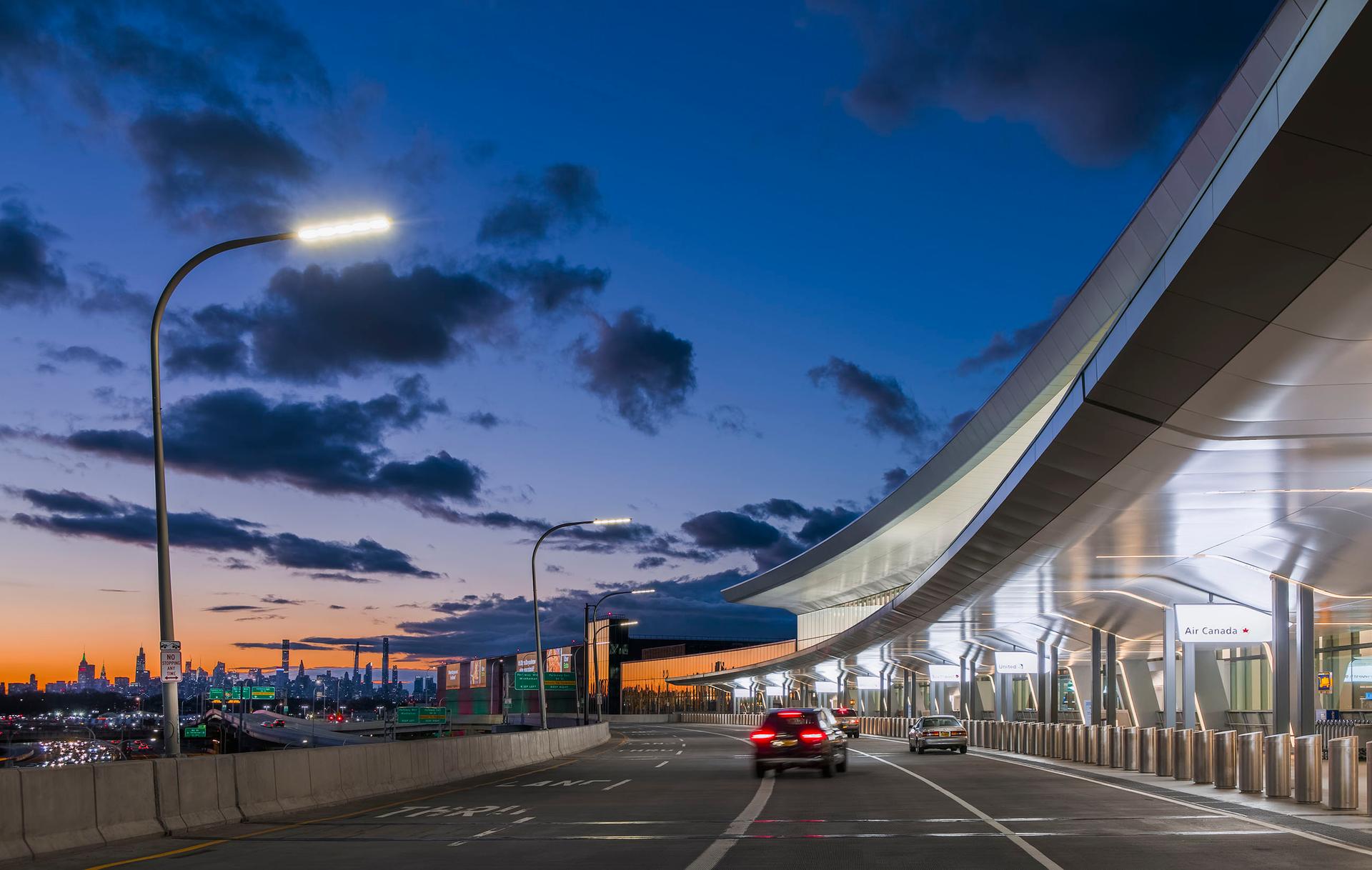 LaGuardia Airport Terminal B - image 2
