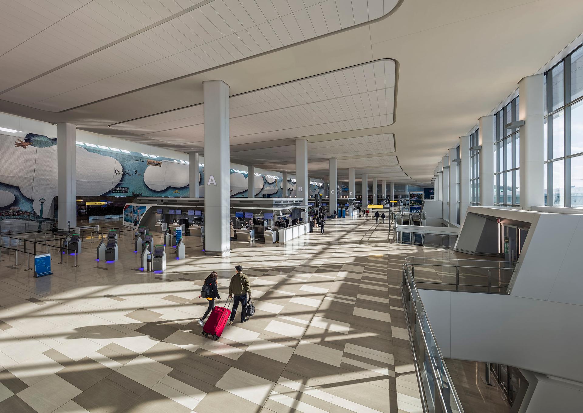 LaGuardia Airport Terminal B - image 3
