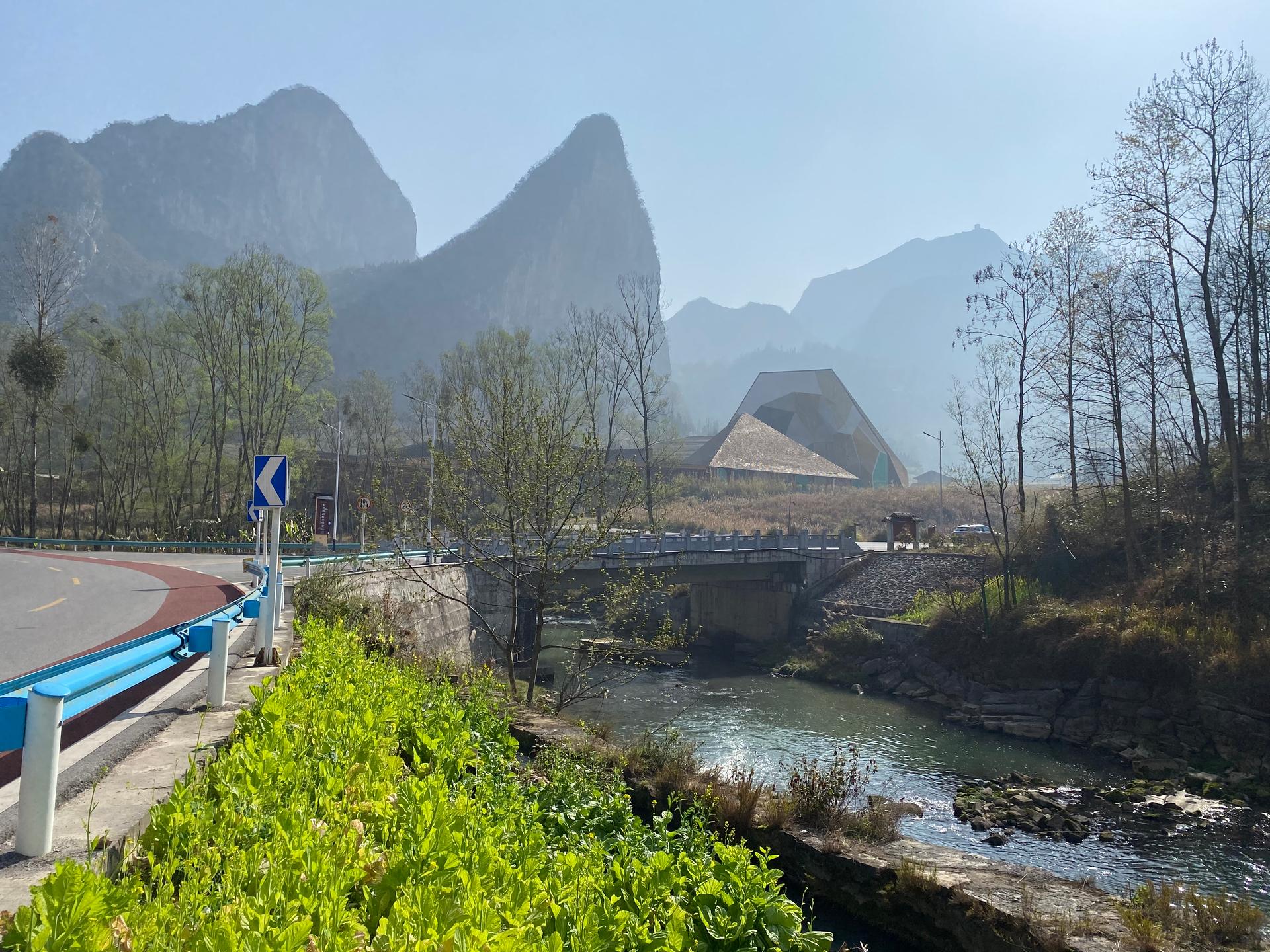 Getu Climbing Gymnasium of Ziyun - Twin Arch Timber Structure Salute to the Mountains - image 3