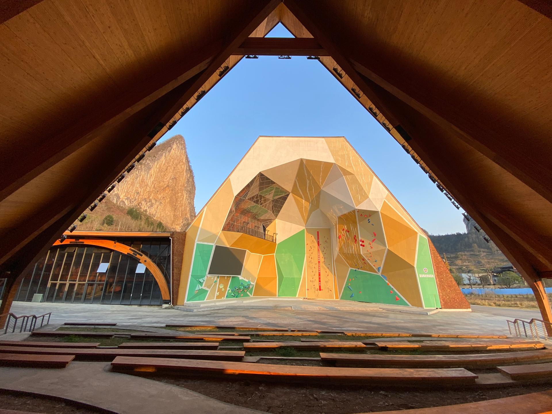 Getu Climbing Gymnasium of Ziyun - Twin Arch Timber Structure Salute to the Mountains - image 9