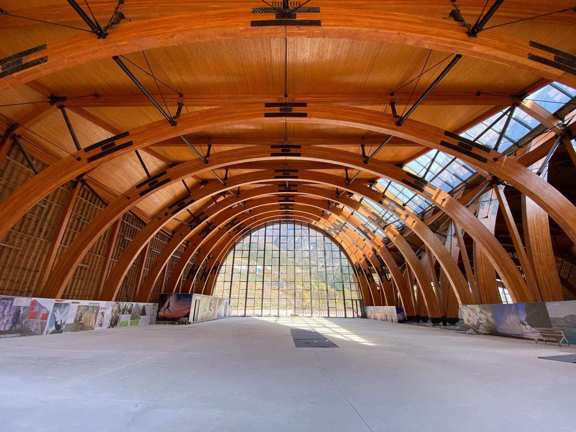 Getu Climbing Gymnasium of Ziyun - Twin Arch Timber Structure Salute to the Mountains - image 11