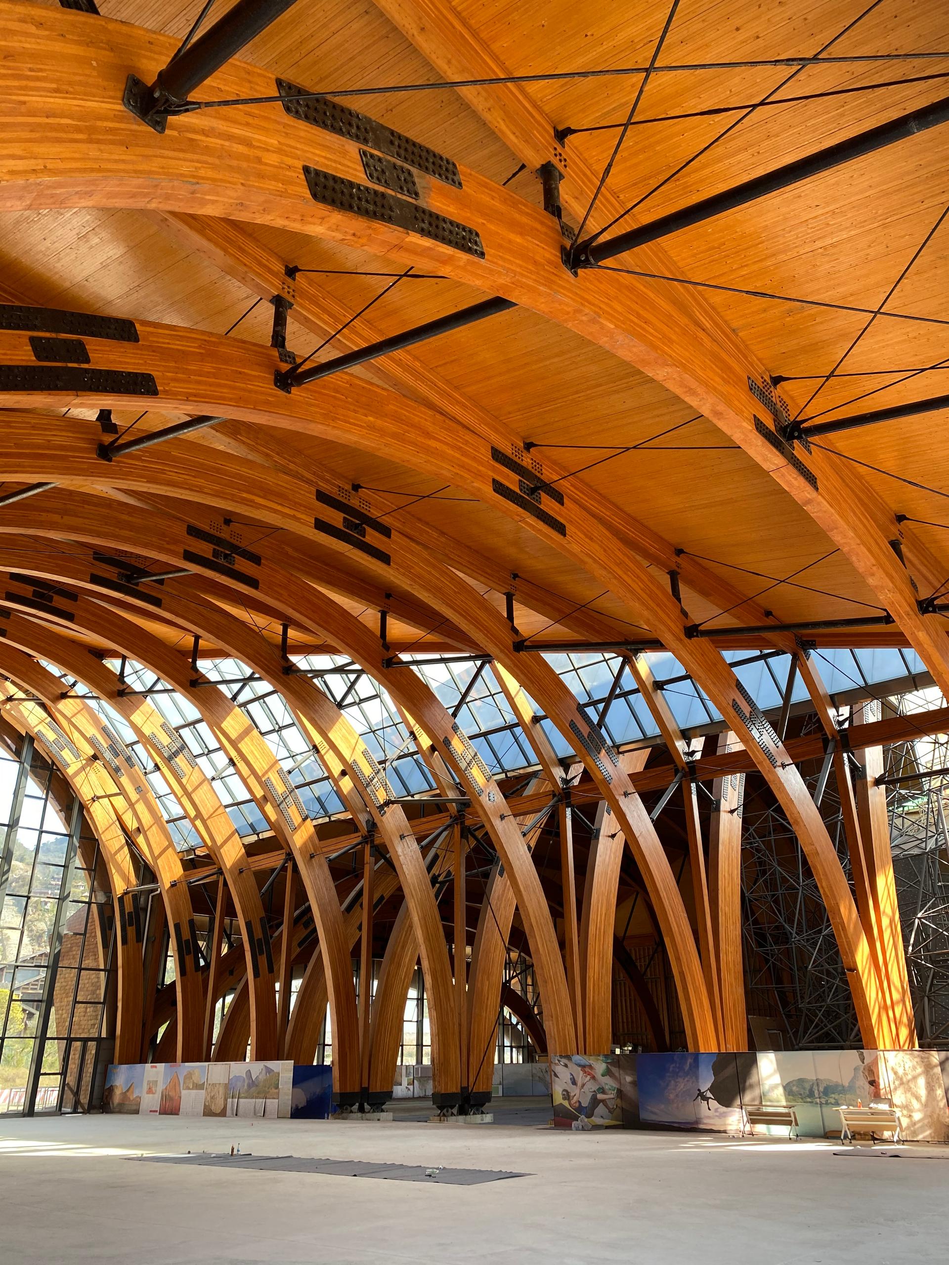 Getu Climbing Gymnasium of Ziyun - Twin Arch Timber Structure Salute to the Mountains - image 12