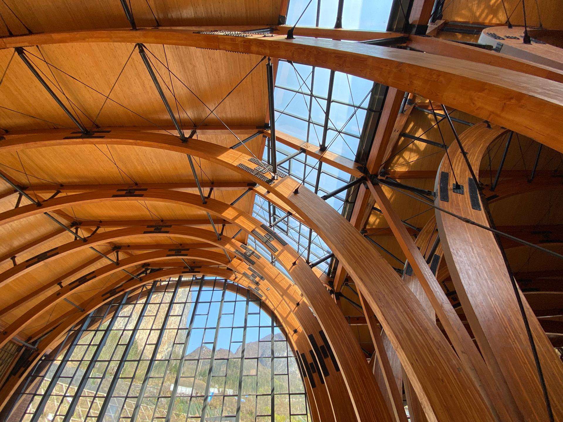 Getu Climbing Gymnasium of Ziyun - Twin Arch Timber Structure Salute to the Mountains - image 13