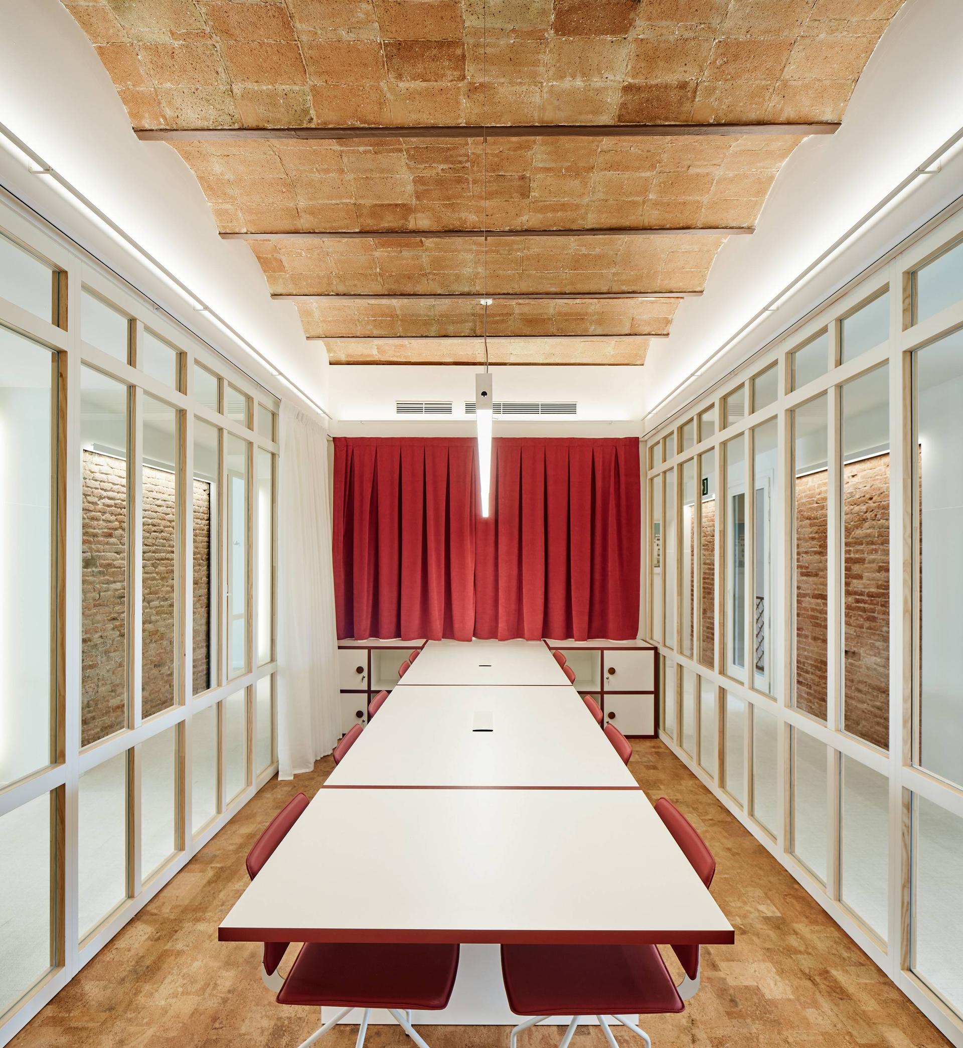 Casa Pich i Pon. LOOM Plaza Catalunya - image 5
