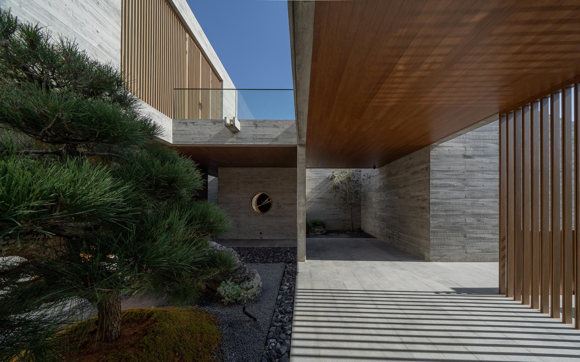 The Flowing Garden - image 3
