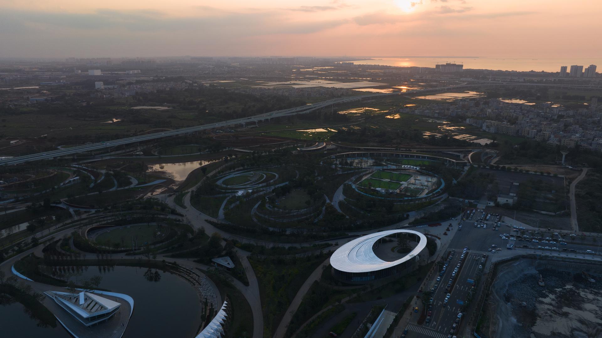 Haikou Xixiu Park Visitor Center - image 2