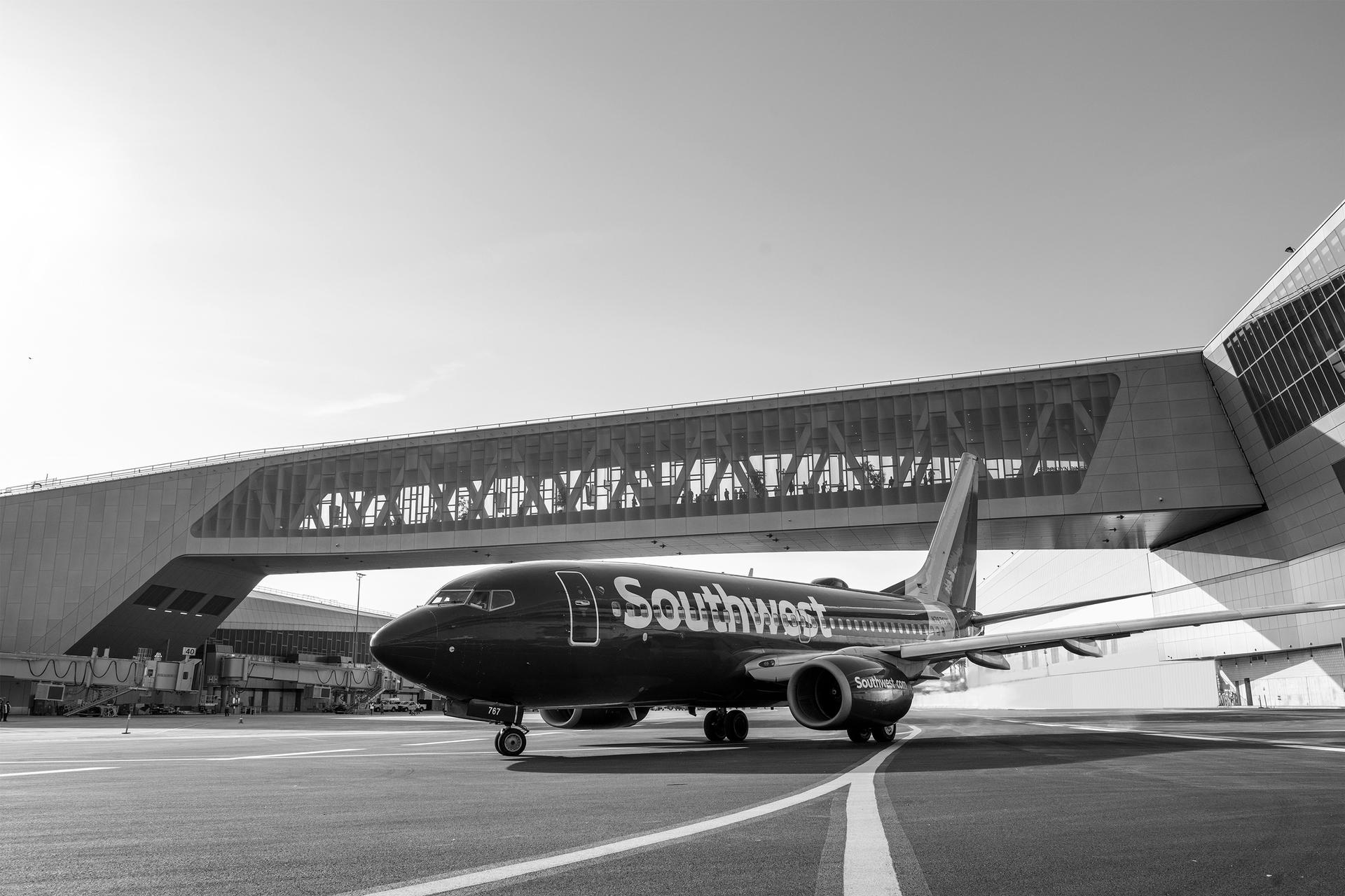 LaGuardia Airport Terminal B - image 9