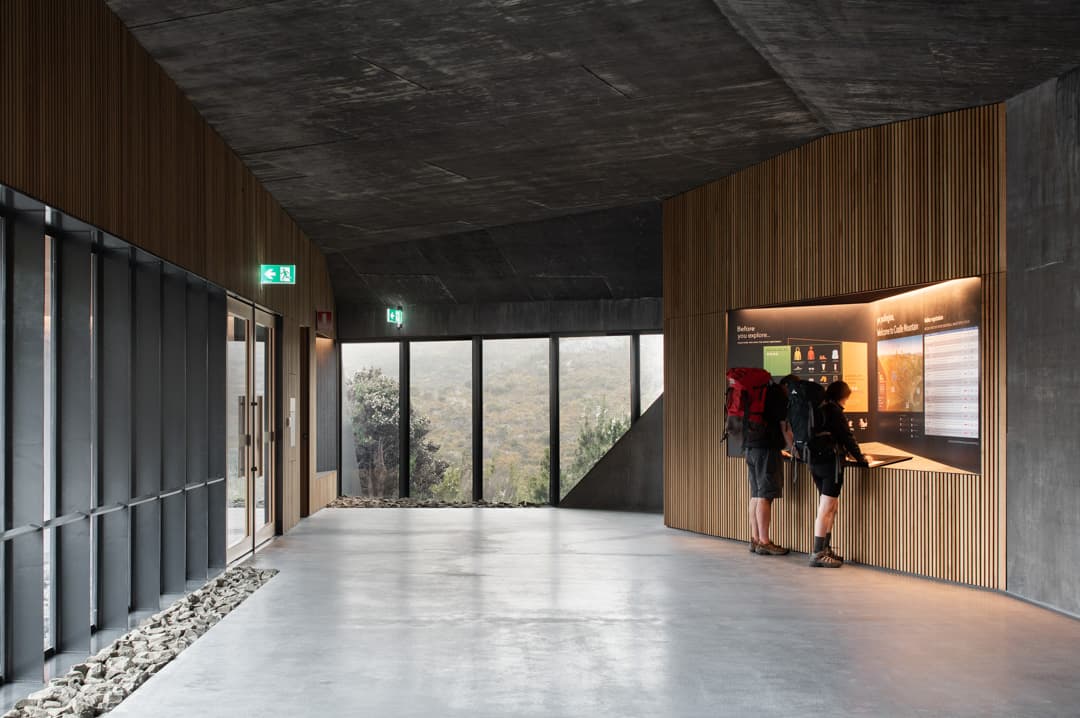 Dove Lake Viewing Shelter - image 4