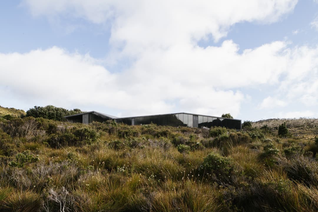 Dove Lake Viewing Shelter - image 11