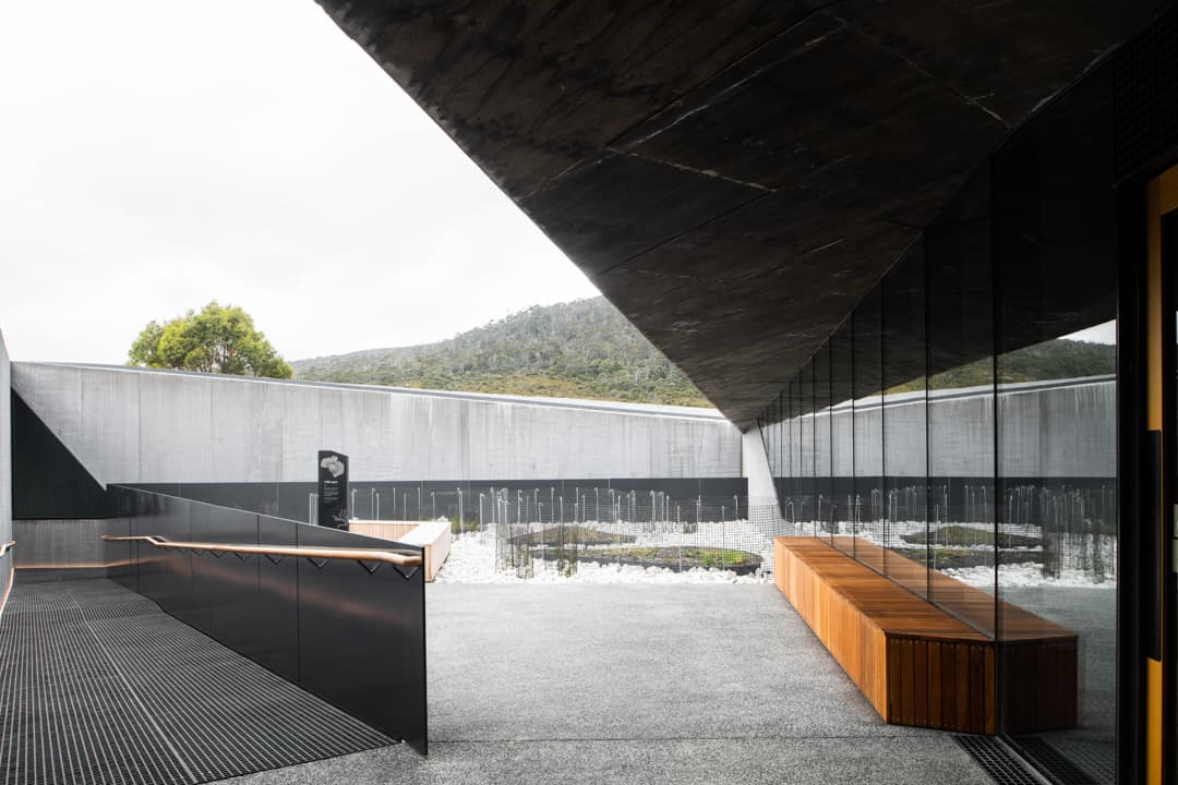 Dove Lake Viewing Shelter - image 8