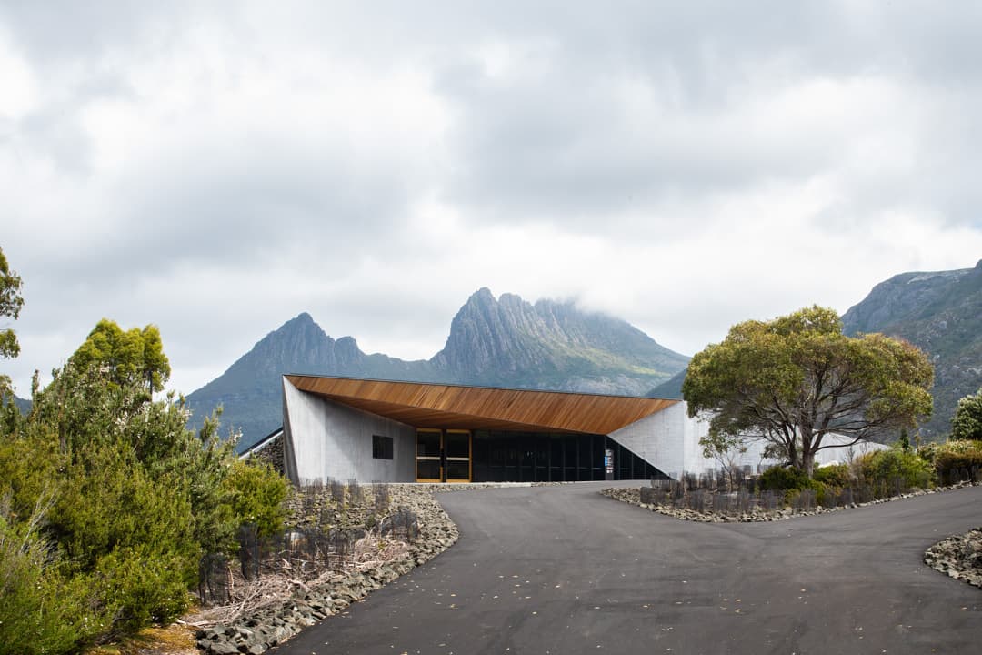 Dove Lake Viewing Shelter - image 2