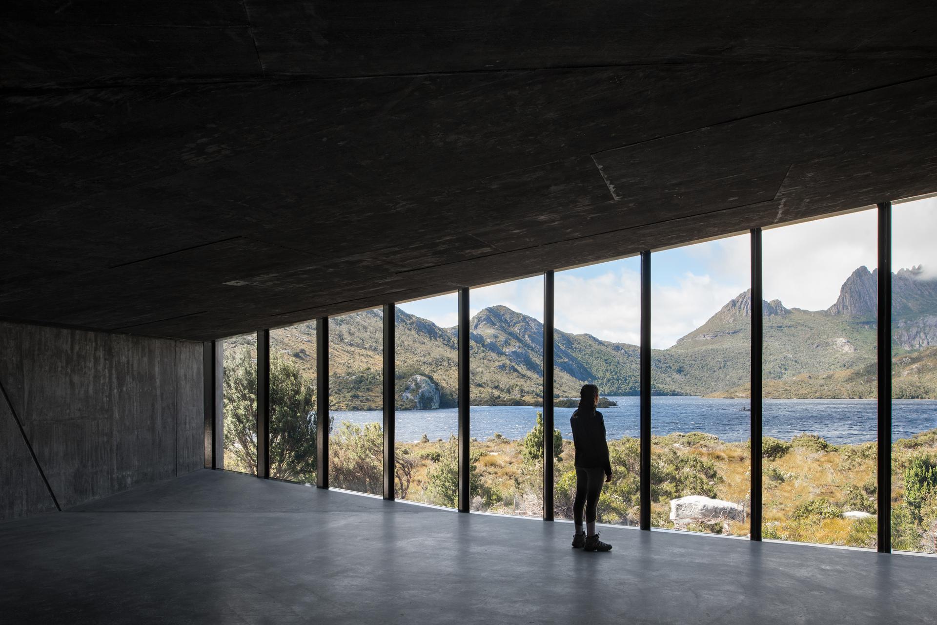 Dove Lake Viewing Shelter - image 12