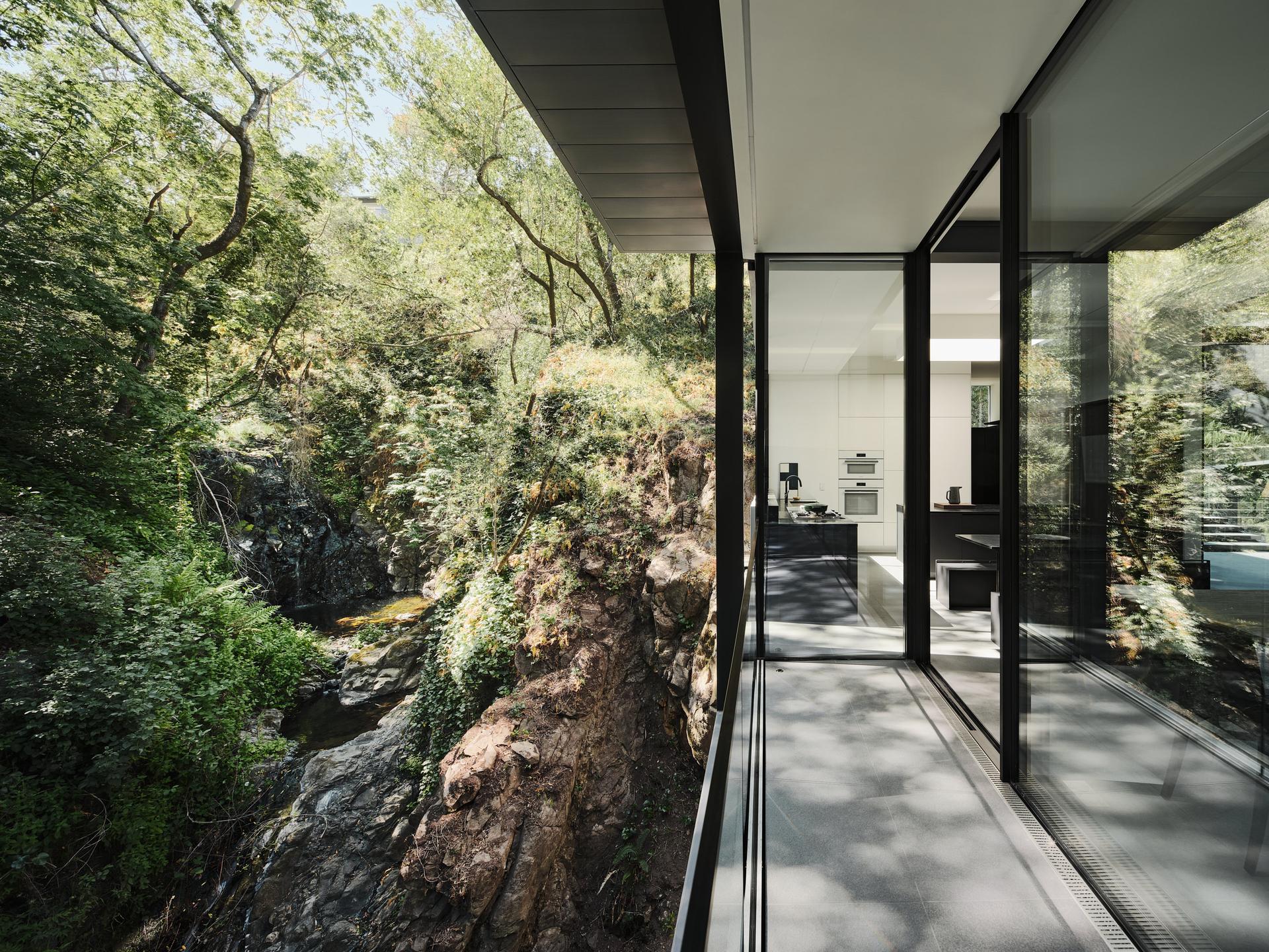 Suspension House - image 7