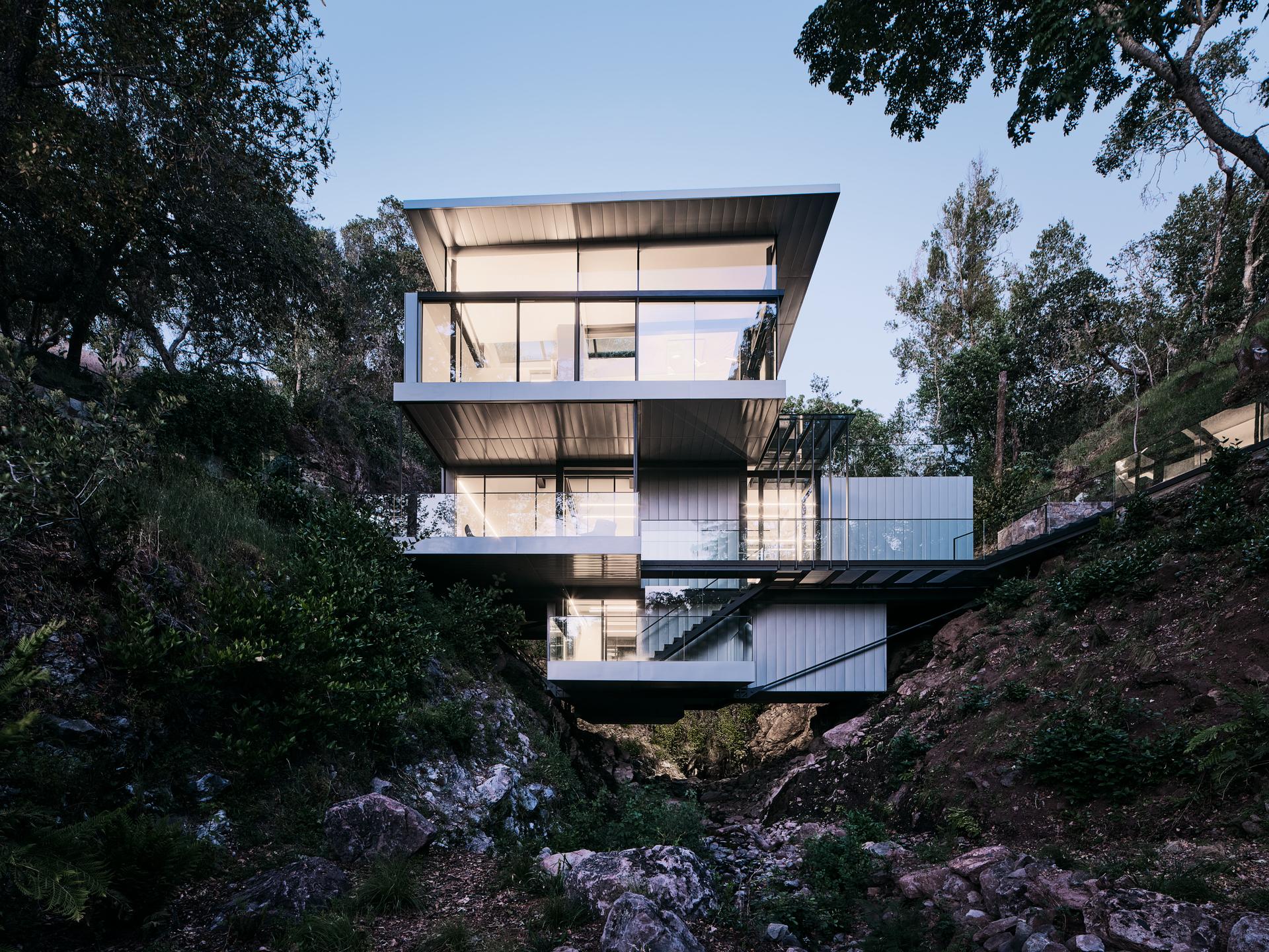 Suspension House - image 17