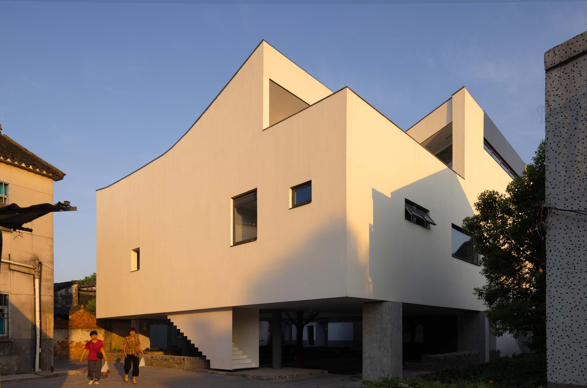 Bache Community Center - image 11