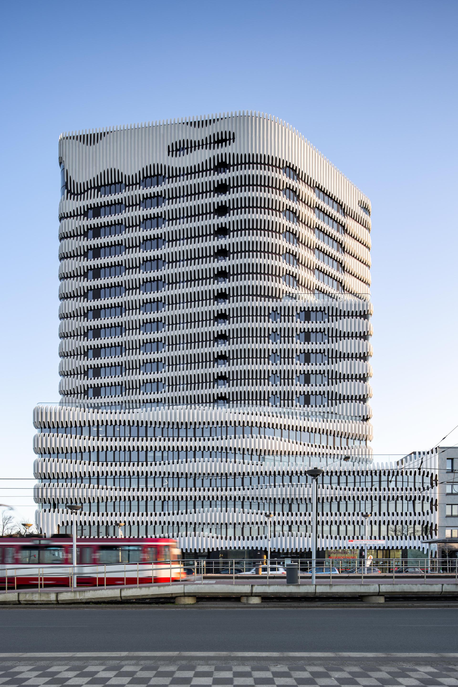 ZIPPER - RKM 740 Tower - image 3