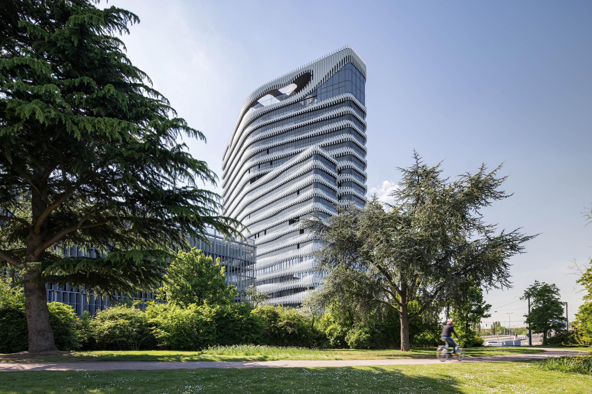 ZIPPER - RKM 740 Tower - image 4