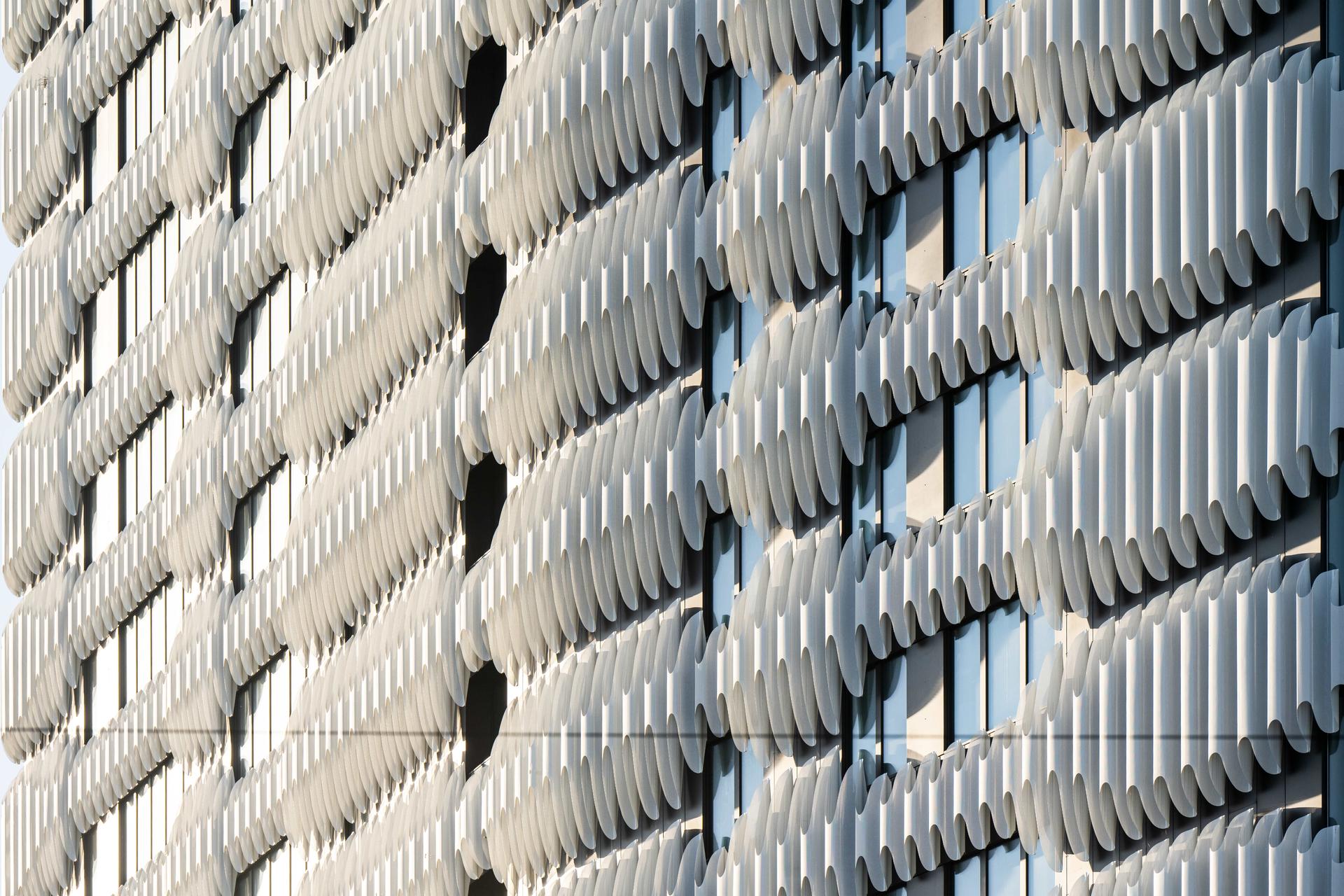 ZIPPER - RKM 740 Tower - image 6