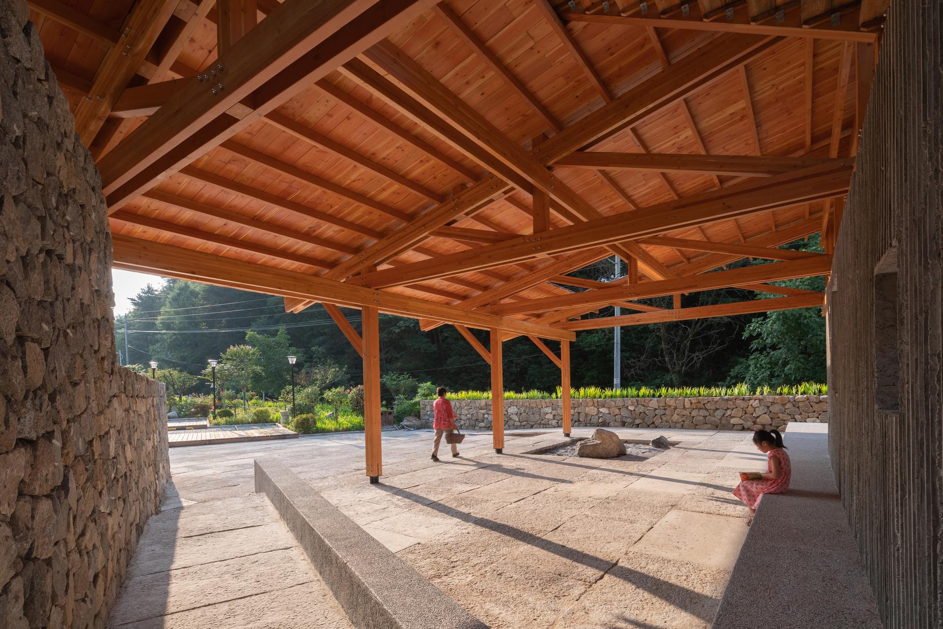 Multi-functional reception center in Liuba Wayogou - image 12